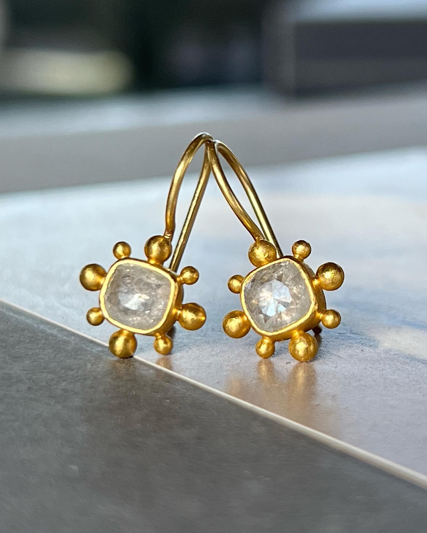 Back in stock! Protozoa earrings with icy white diamonds. Everyday earrings that literally work with everything. You will never want to take them off. 

There is only one pair so grab them while you can. DM for details. 

#lindahoj #lindahojdesigns 
