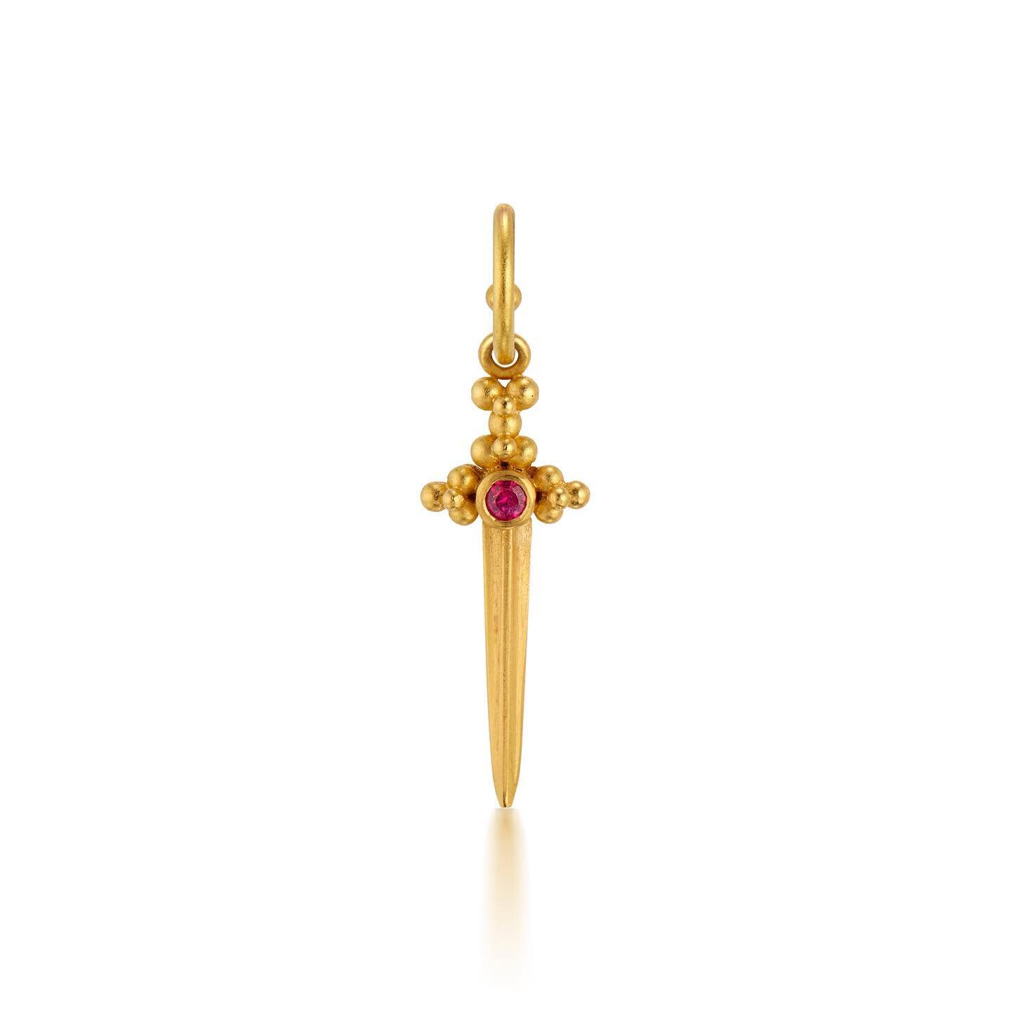 The Dainsleif sword, phenomenal cosmic powers&hellip;itty bitty little sword, is captured here in all its glory by photographer extraordinaire @alainsimic. It not only comes as a necklace but also a very chic earring. 
Wear it solo, mixed with your o