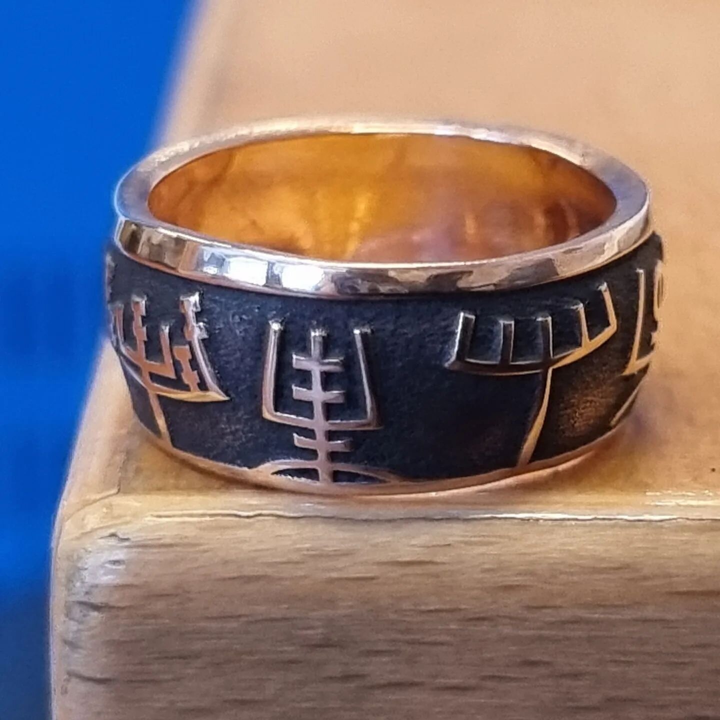 Vegvisir ring made from an old copper coin from Norway
#coinring #vegvisir #dalk #custom