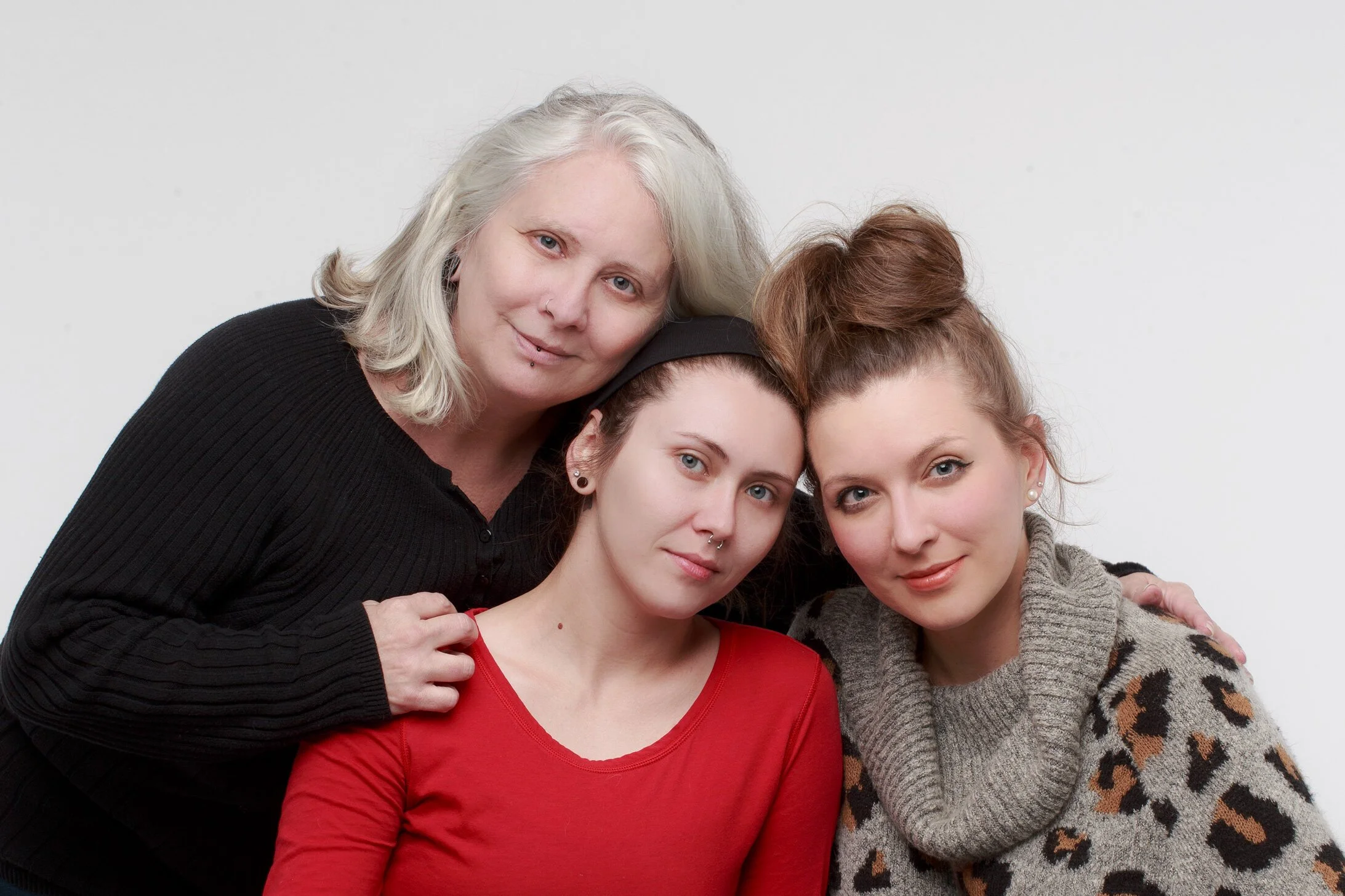 Generational photo of mother with two adult children in Laurel, Montana