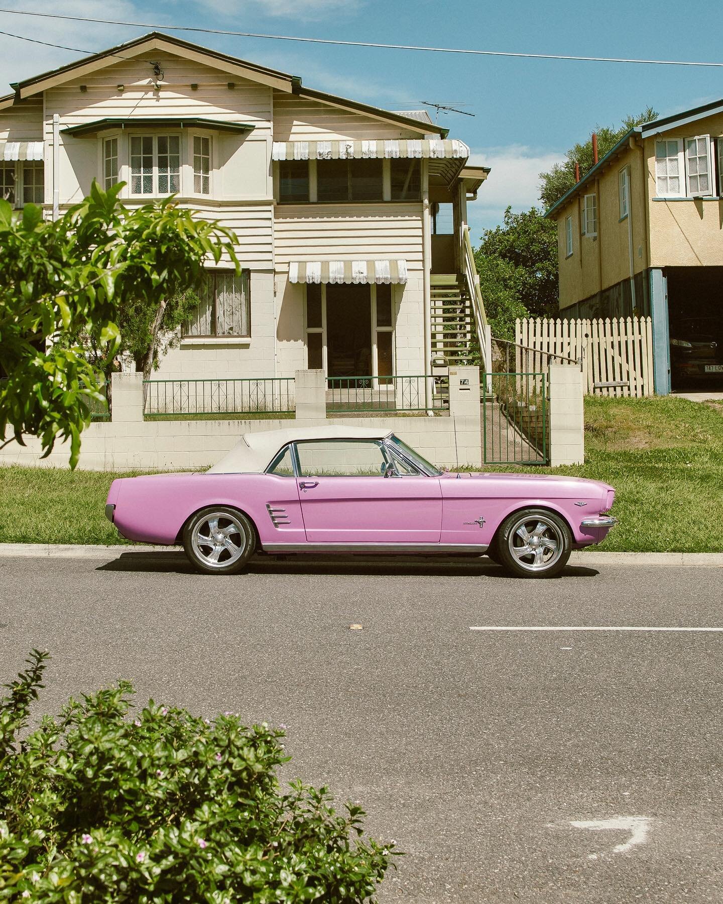 barbie must be around somewhere 🌸🎀👛 

spotted on the casual suburban streets of brisbane. diggin the retro ish vibe of it all