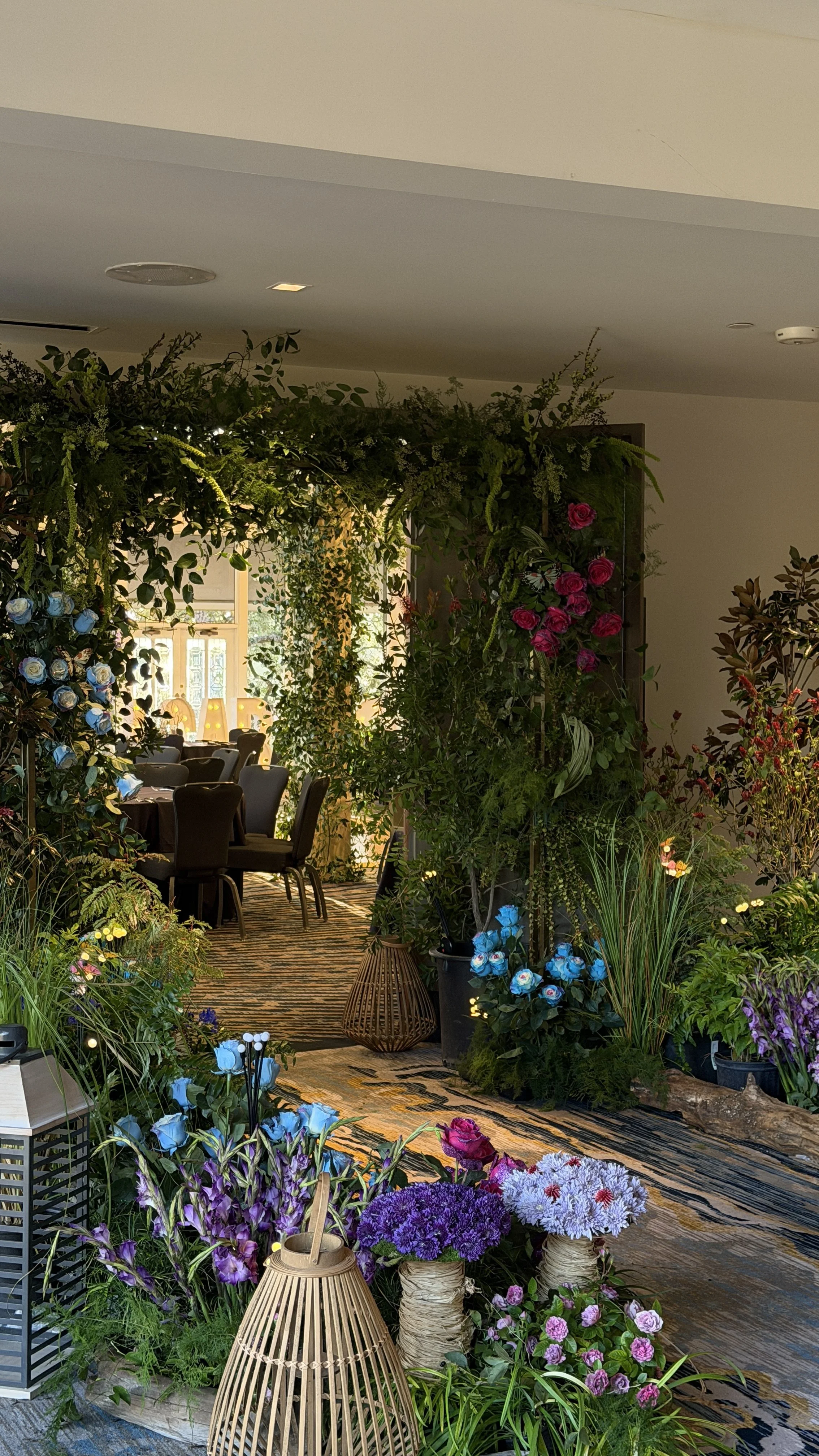 Houston wedding ceremony floral installation with dramatic arch and lush flowers