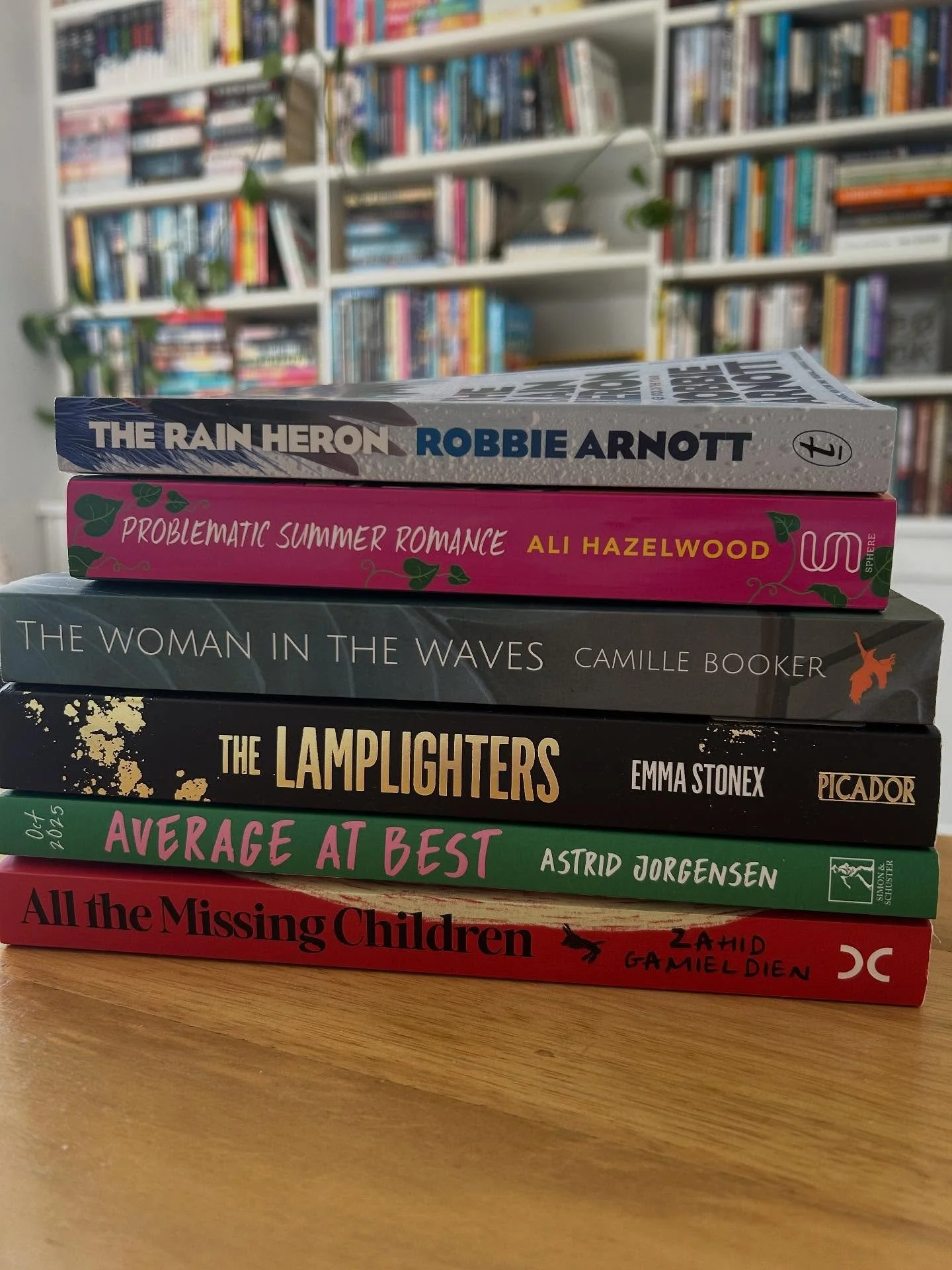 October Reading Wrap Up 📚 

🪶The Rain Heron by Robbie Arnott-  beautifully written and deliciously unpredictable. Led to the googling of: can giant squids eat people?

🇮🇹Problematic Summer Romance by Ali Hazelwood- this was a fun, summer holiday 