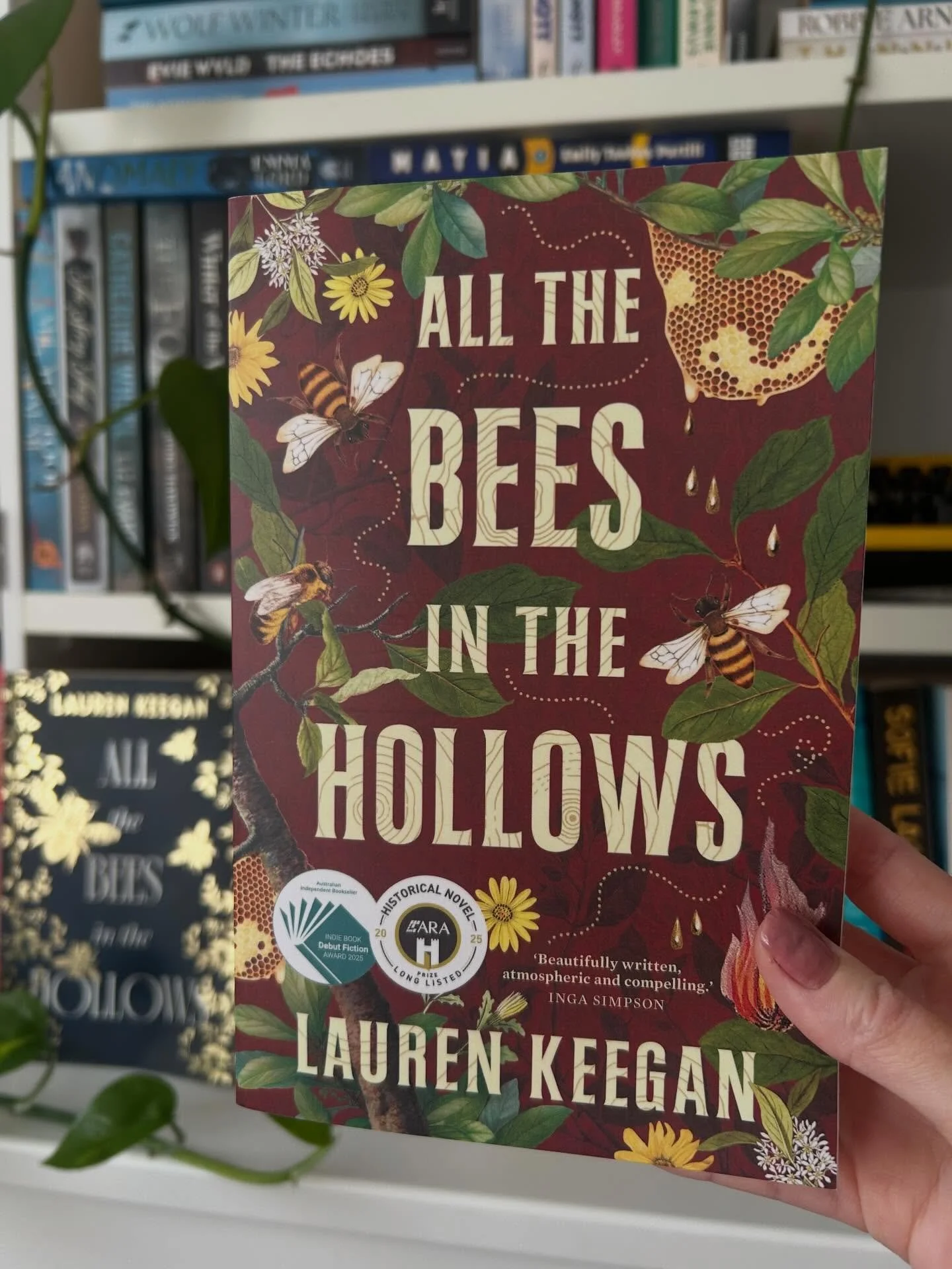 All the Bees in the Hollows has had a makeover! 

As of today, you can purchase this nifty compact B-Format version of my debut novel. 

Not only does this format have a brand new cover (featuring two awesome award stickers!) but it also has bonus Bo