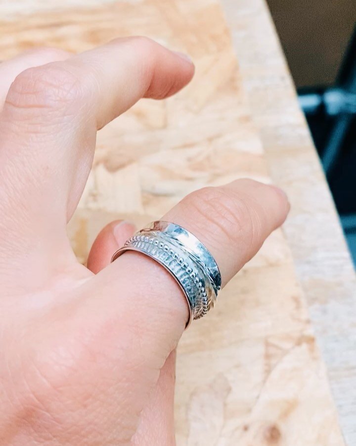 Spin spinner 🛞 Lovely workshop piece by @natashajhaynes a few weeks back. We used fancy wire (beaded and hand twisted) to create extra texture on the spinning parts and Natasha hand stamped symbols representing the lines from her favourite William B