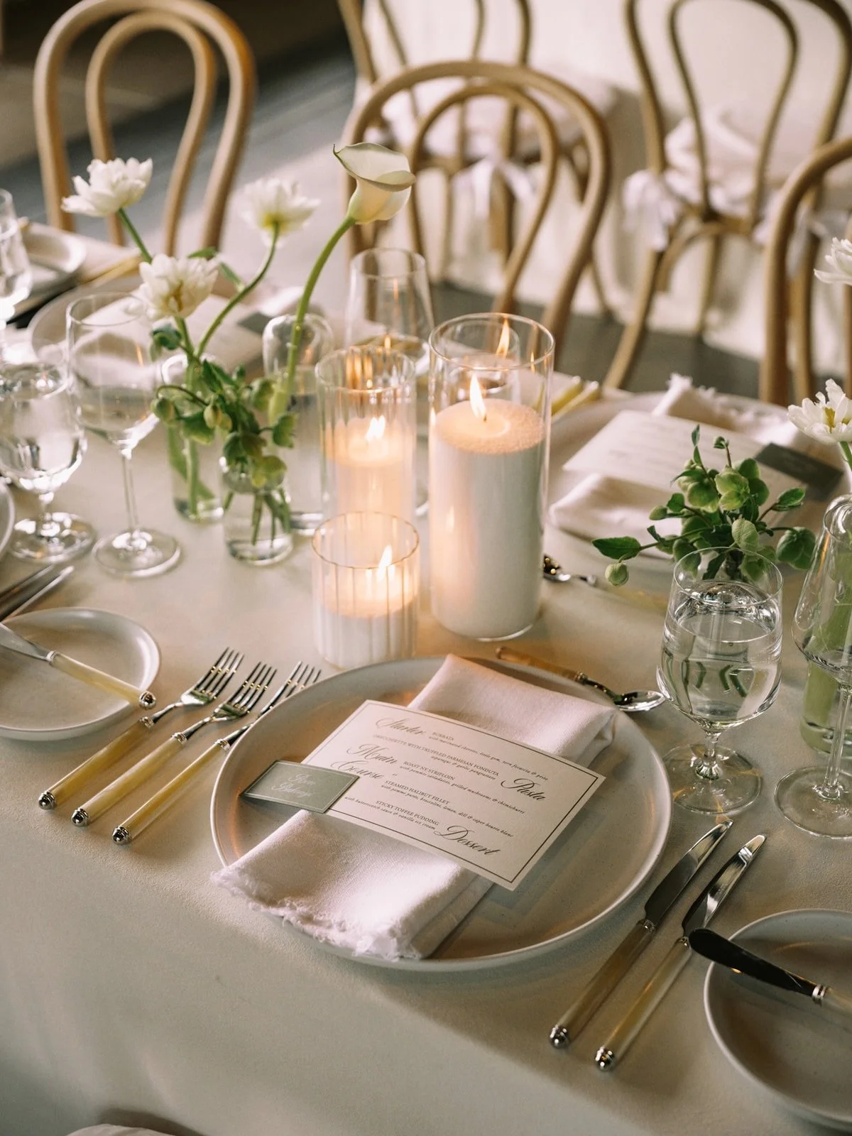 When I see these photos I can smell that smokey summer oven at CedarCreek and hear the muffled sound of chatter and clinking glasses. Summer weddings in the Okanagan are this beautiful vibe of relaxed luxury.

Photographer: @willreidphoto 
Florist: @