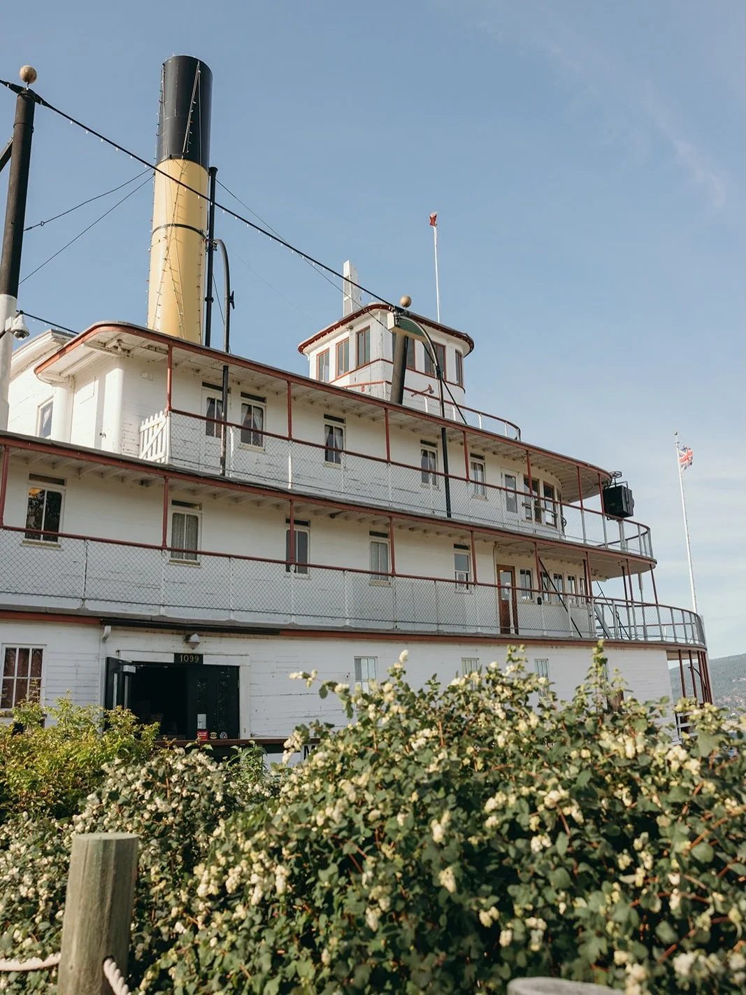 Hi, I&rsquo;m Nikki and I spend most my Spring-Fall planning moments that make me realize there&rsquo;s nothing more important in this life than gathering with your favorite people. 🚢

A themed boat night on the @s.s.sicamous for @drfresch + @sweetb
