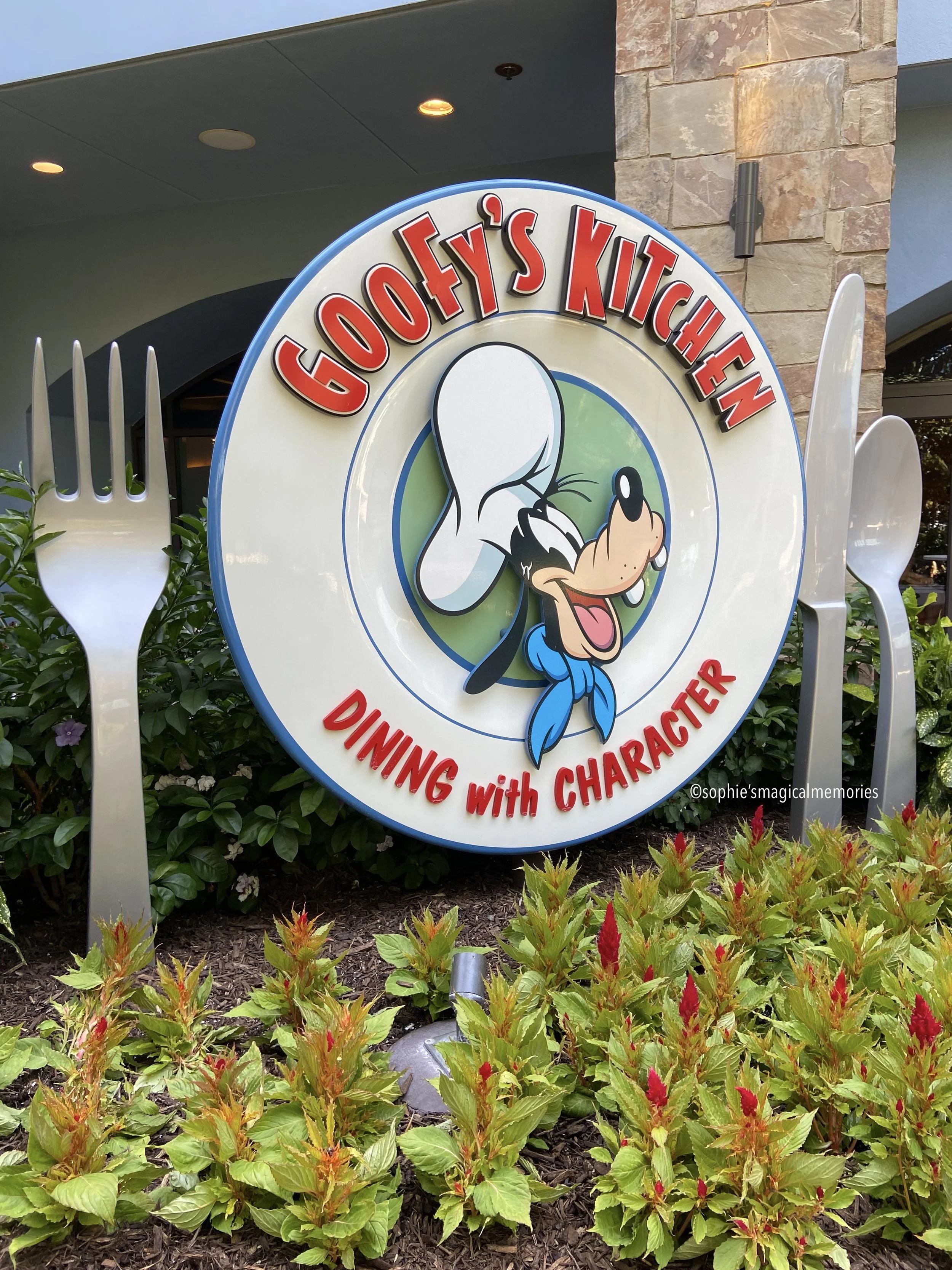 Goofy's Kitchen Personajes Disney, Buffet y una Experiencia Mágica