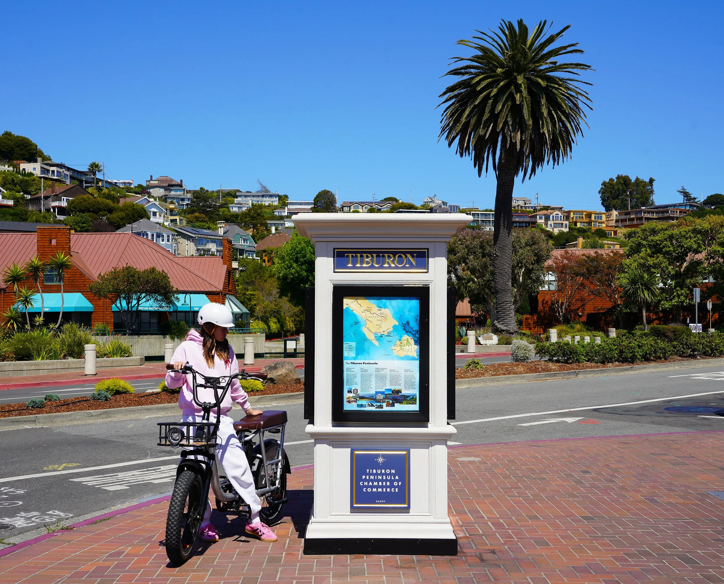 DSC09699 Tiburon Post and Girl.JPG