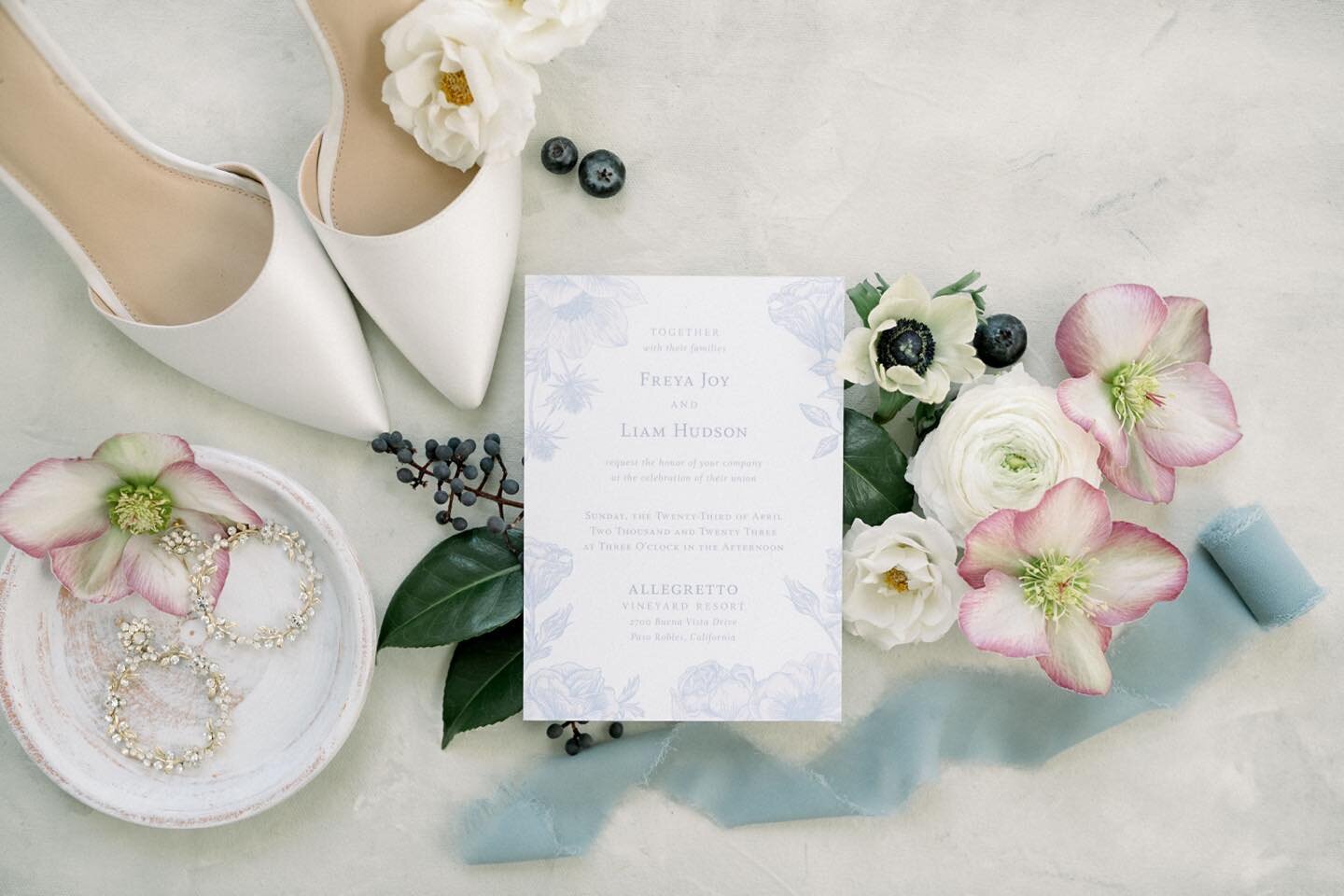 From elegant designs to whimsical themes, together we'll create invitations that set the perfect tone for your dream wedding. 
&bull;
&bull;
Creative Direction/Planning &amp;  Photography// @almaerikaphotography 
Coordination, Design and Floristry// 