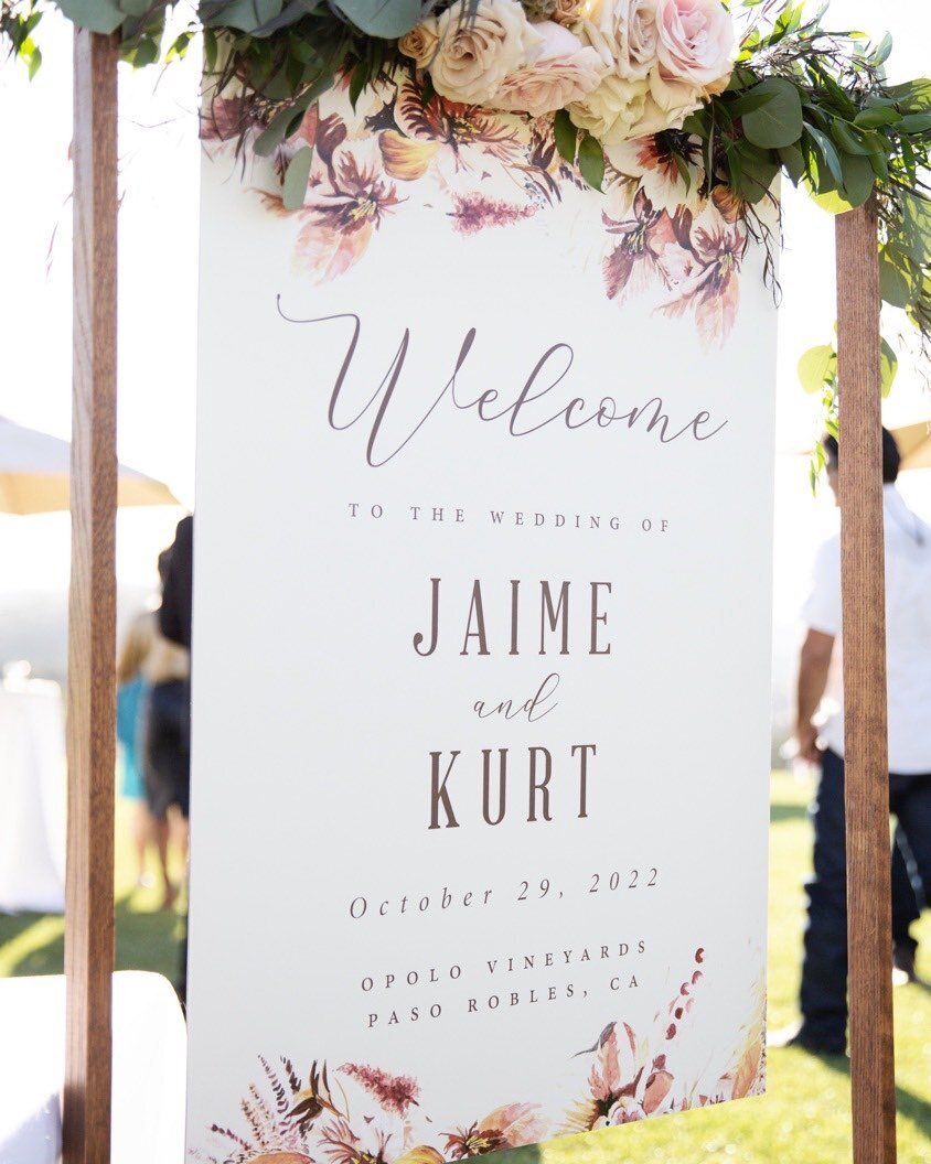 Welcome to this signage suite with custom floral watercolor &mdash; a Rachell Rae Designs signature. 

&bull;
&bull;

Wedding Planner: @amandaholderevents
Venue: @opolowines
Rentals:&nbsp;@philscateringcentralcoast
Linens: @bbjlatavola
Photography: @