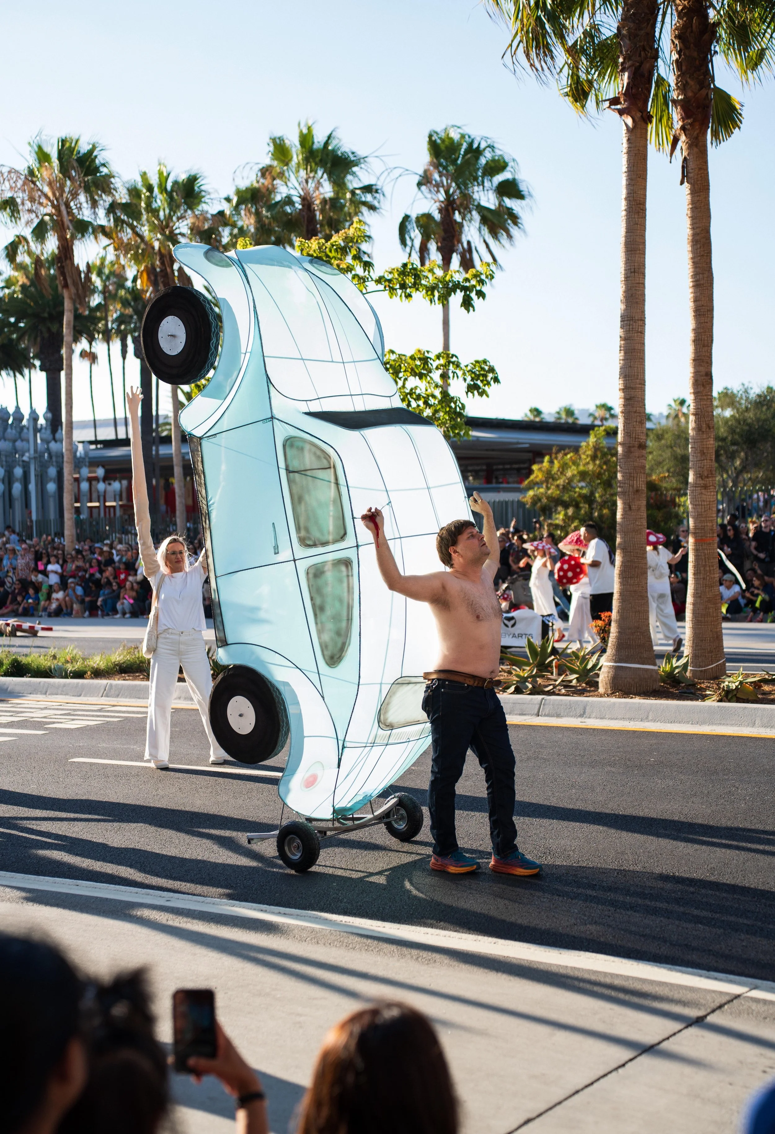 3_shots-from-the-lacma-art-parade-v0-41zdlqmmlv8h1.jpg