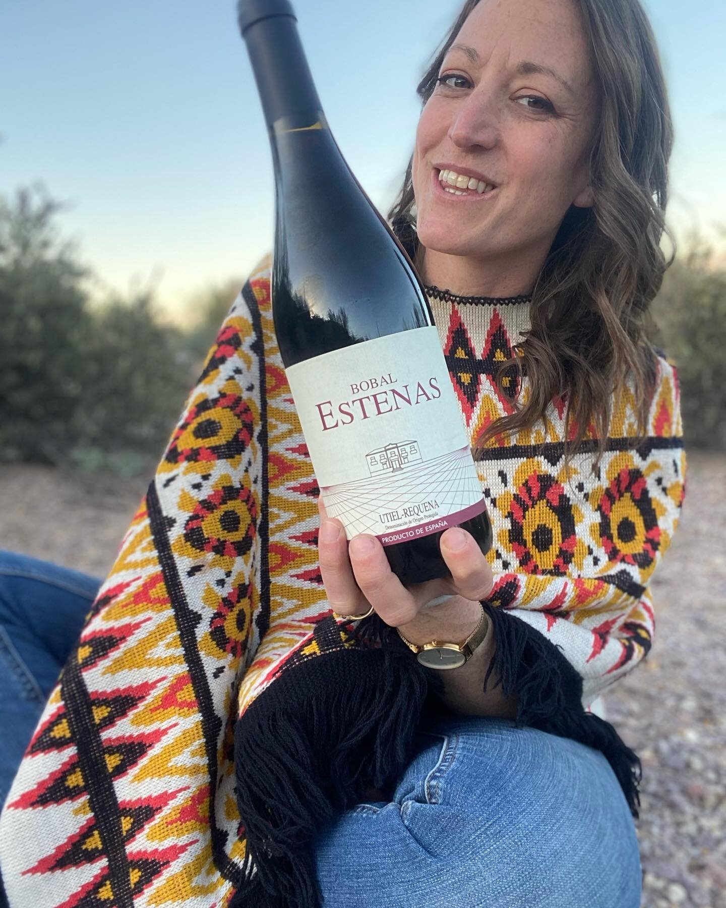 💸Ballin&rsquo; on a Bobal budget.
.
.
.
🍷For this Wine Wednesday, I want to get to the heart of a very honest discussion I have with customers everyday- Wines do not have to be expensive to exhibit quality.
.
.
🍷Vera de Estenas Bobal 2021. This su