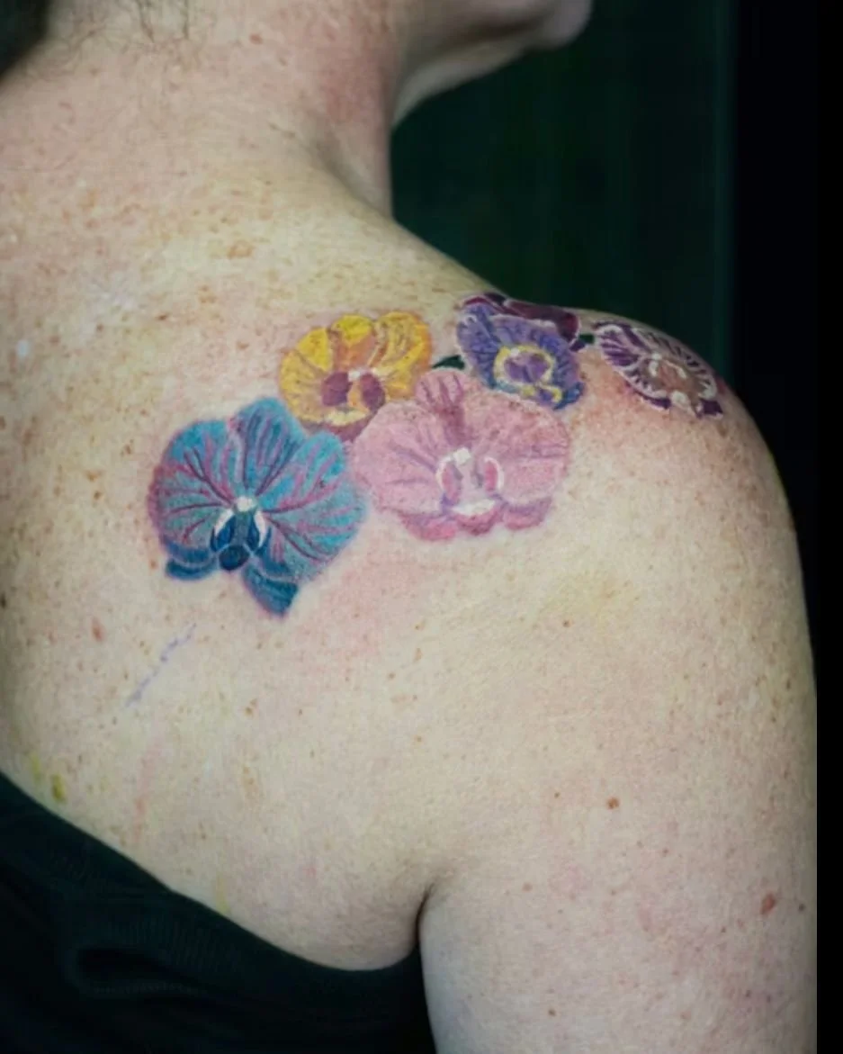Have you ever seen a tattoo showing the diversity of orchids?

Well now you have, and this is just the start.

Interested in seeing this finished piece once we add leaves, stems and roots? Hit follow and stay tuned for the final results!👏