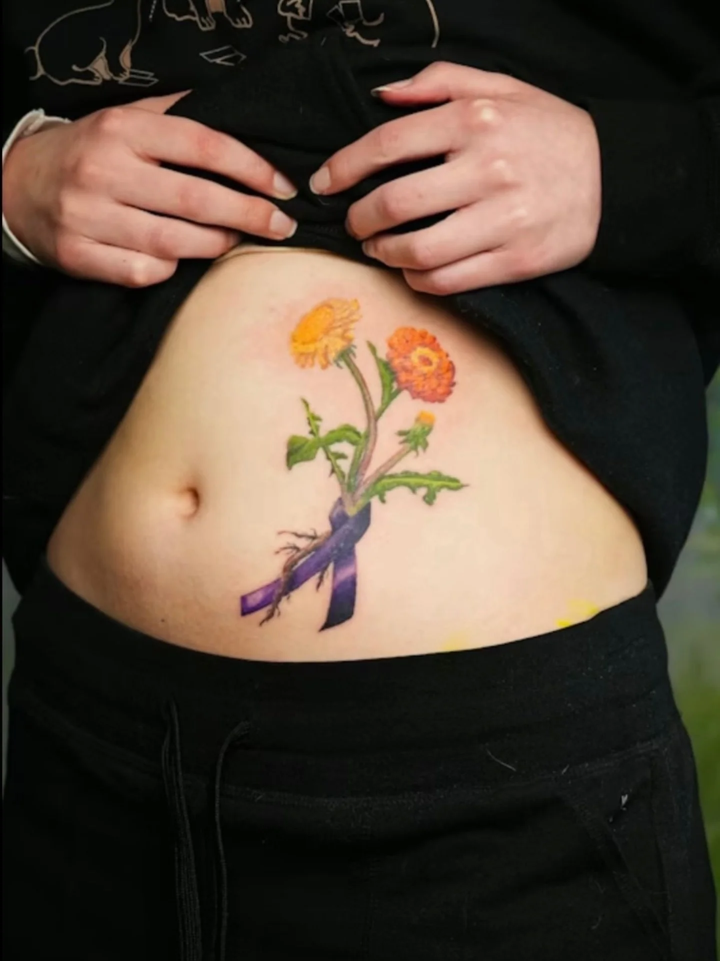 Tabitha wanted something for her grandma. A small bouquet of zinnia and dandelion, tied with a purple ribbon, placed on her stomach with room for a matching bouquet on the other side someday.💐

Every detail was her choice. The lowers, the exposed da