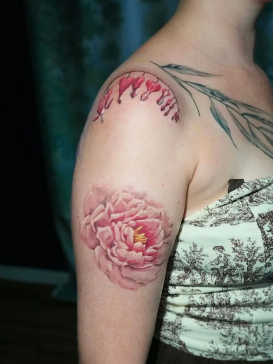 Kirsten is building something across her arm that is going to take your breath away when it is finished.

Every flower she is adding represents someone she loves or a place that has shaped her.

Swipe to see how it has grown across our sessions so fa