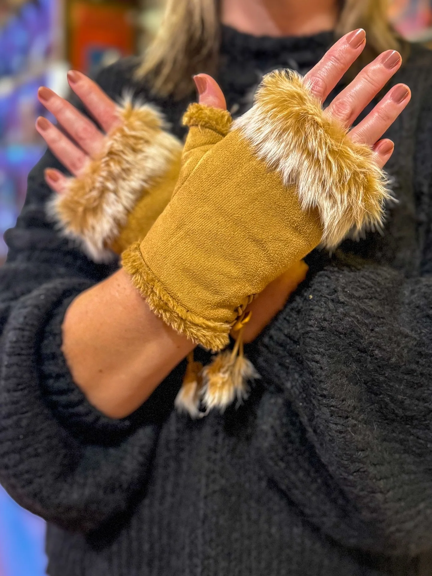 Art you can wear &mdash; inspired by the West Coast Salish lands.
Warm, soulful, and beautifully handcrafted.
Available now at Bohemia, Diamond Valley.
#BohemiaStyle #ShopLocalAlberta
#CoastSalishArt #Boholnspired #CanadianHandmade