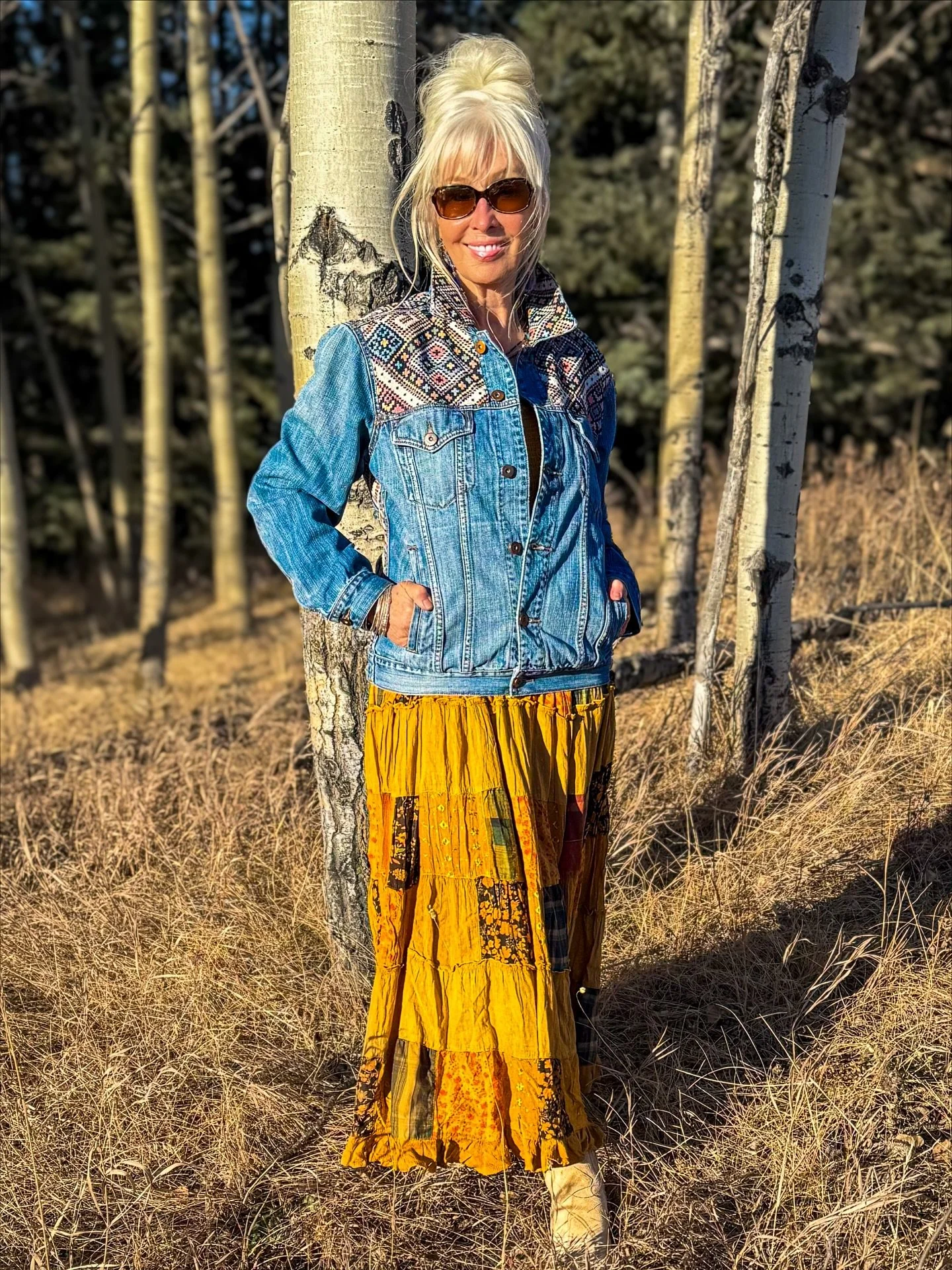 🌻 Wild heart, mountain soul 🌻
Golden fields, Alberta sun, and a dress that moves with the wind &mdash; effortless, free, and stitched with story.
Paired with a denim jacket embroidered with spirit, it&rsquo;s Bohemia style through and through.

#Bo