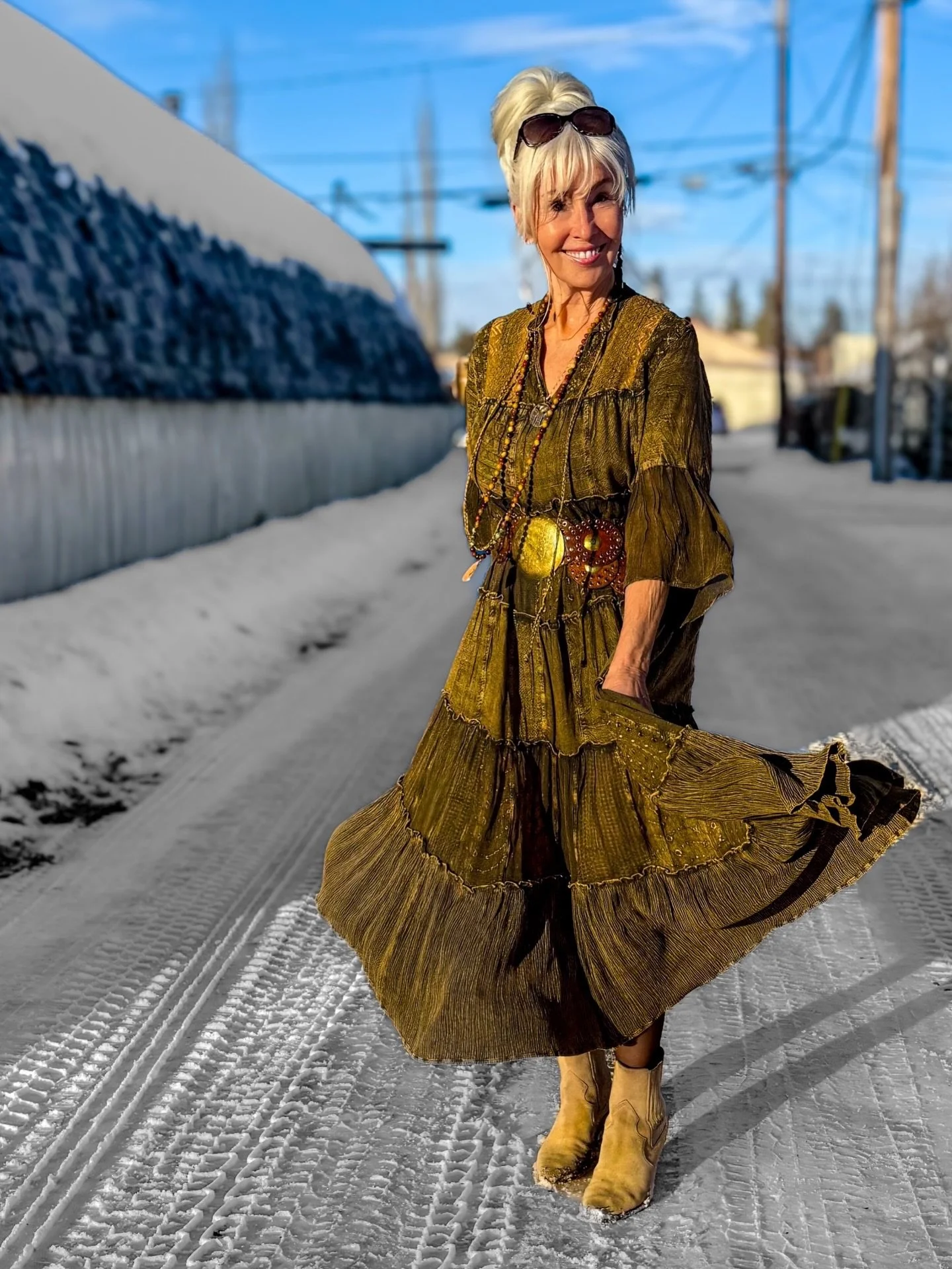 ✨
Winter sun, golden breeze&hellip;
and a dress that moves with its own kind of magic.
Soft shimmer, easy grace, and a little Wild West soul.
A moment of light in the heart of Diamond Valley.
✨
#BohemiaBoutique #BohoStyle #WinterGlow #GoldenHourMagic