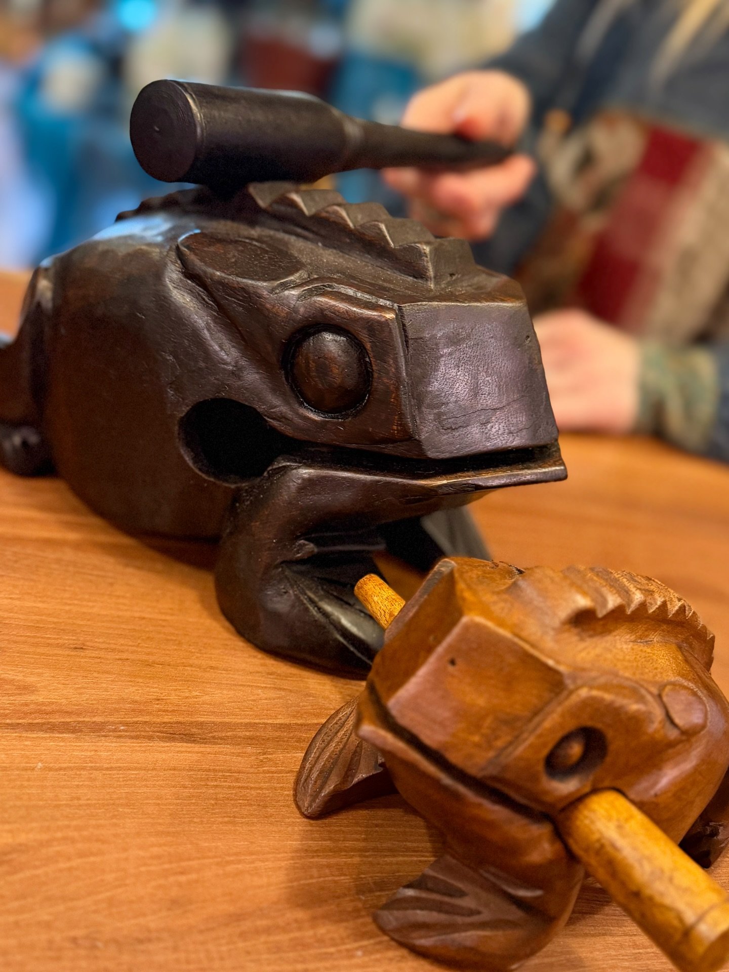 Hand-carved frog guiros from Indonesia 🐸✨
Each wooden frog is a little spirit of rhythm &mdash; gently scrape its back and it sings a soft, earthy croak 🎶🌿
A playful blend of sound, texture, and tradition, made by hand and full of soul. Perfect fo