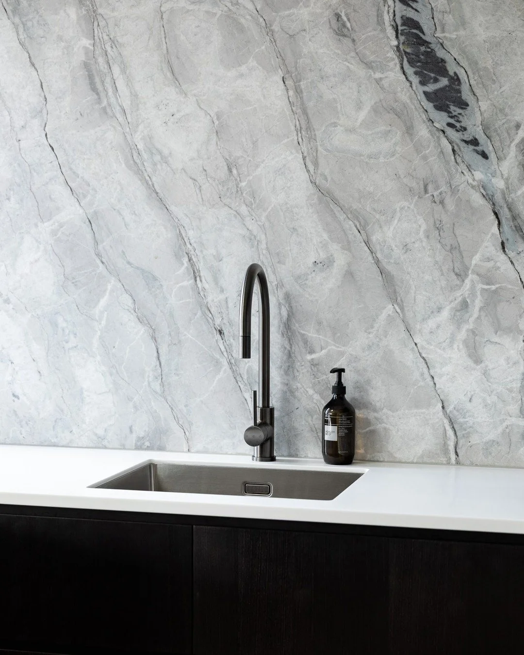 Maximum impact doesn&rsquo;t mean a design has to be elaborate, just well considered. 

The beautiful home of architect @matzarchitects | Milford, NZ