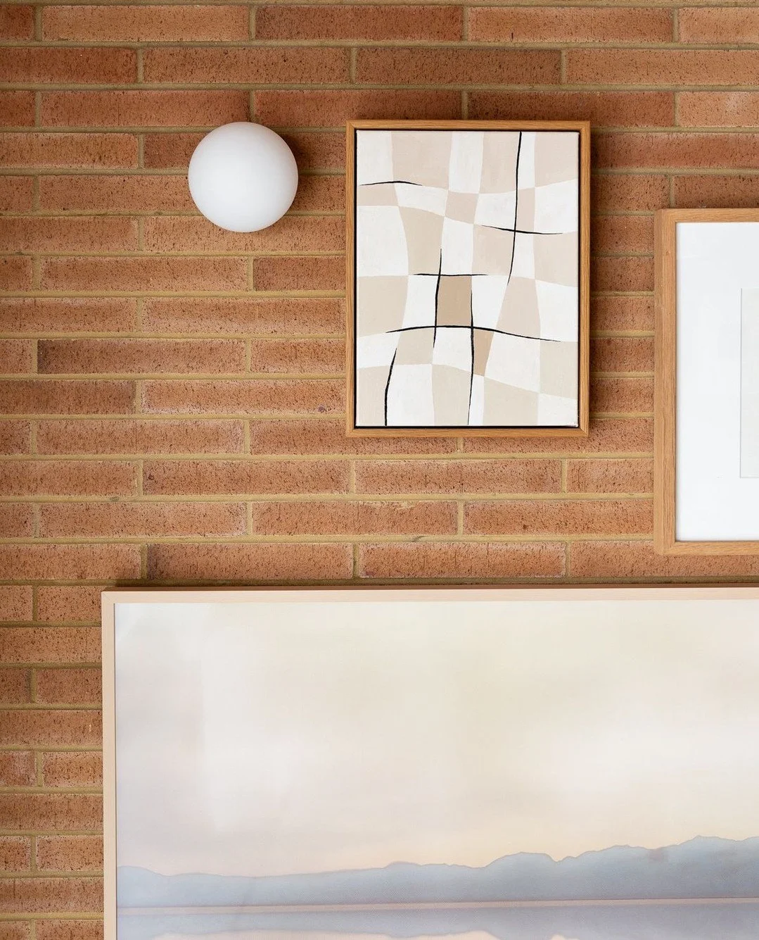 For those who curate carefully - even the television becomes part of the composition. A masterclass in disguise by @catherinewilkinsondesign.⁠
⁠
A look back at her own home captured for @Homestylemag. Still a personal favourite. 🫶🏼| North Shore, NZ