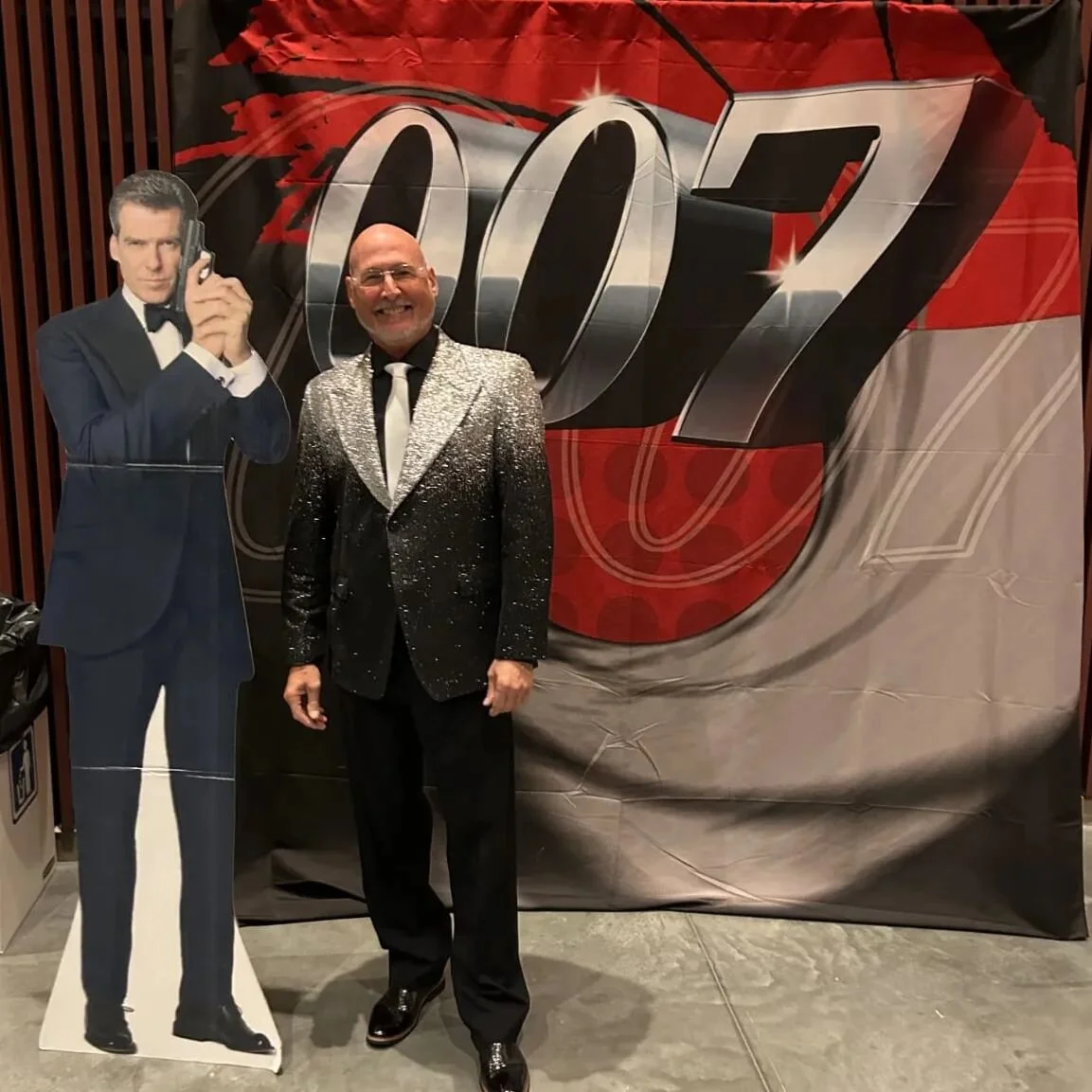 007 night 🔫 

#ravisehgalbespoke #customjacket #finetailoring