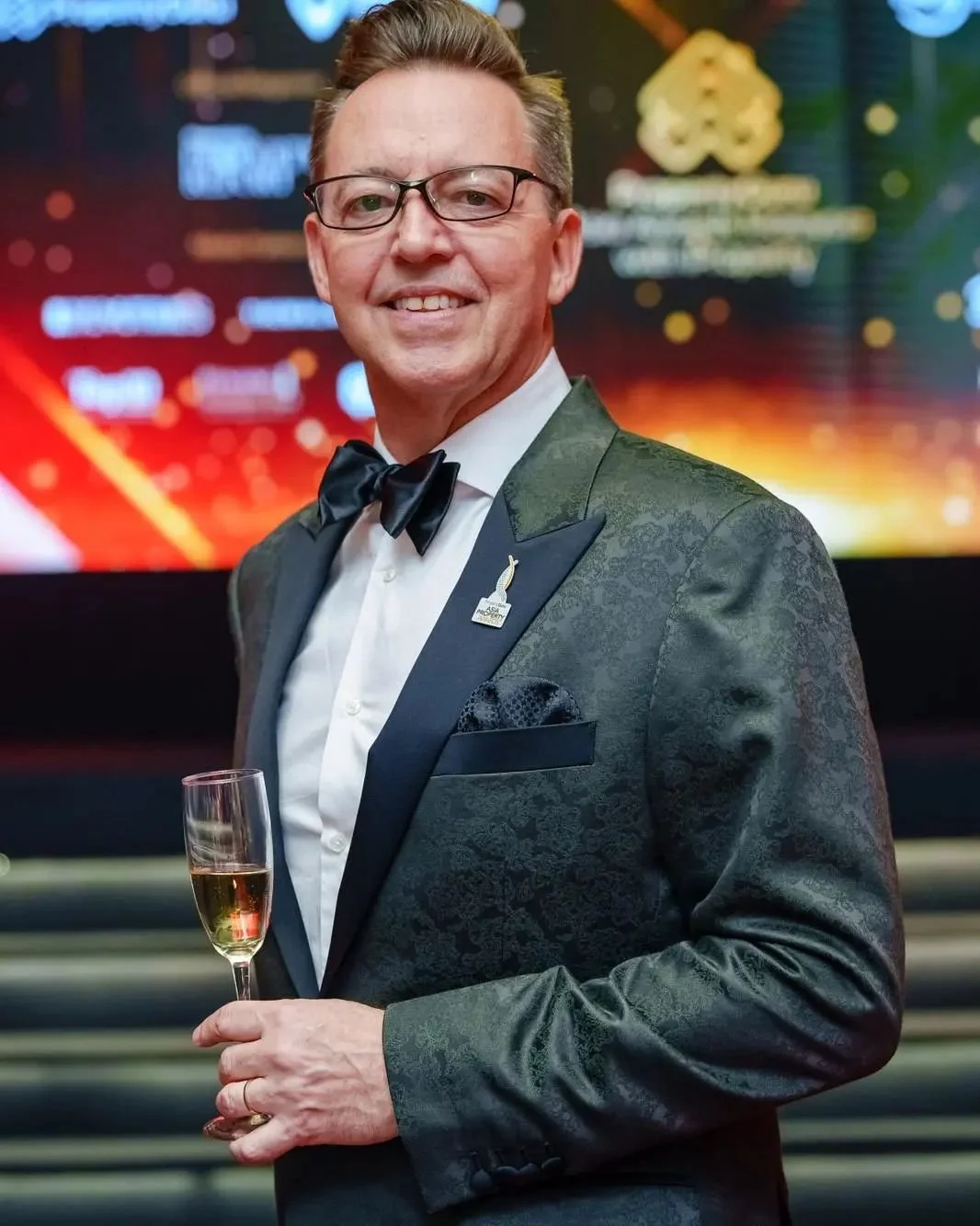 Dapper Vibes 🔥 Thank you Khun Jules 

#ravisehgalbespoke #bespoketailoringservices #propertyguru #realestate #RealSuits