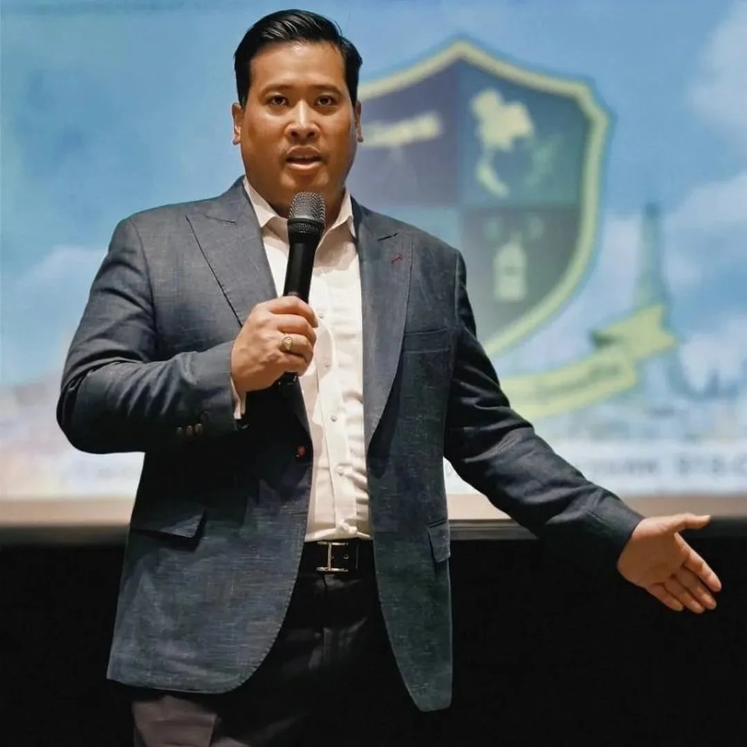 &quot;Being humble means recognizing that we are not on earth to see how important we can become, but to see how much difference we can make in lives of others&quot; - Gordon Hinckley 

A true gentleman who is here to make a difference @vacharaesorn1