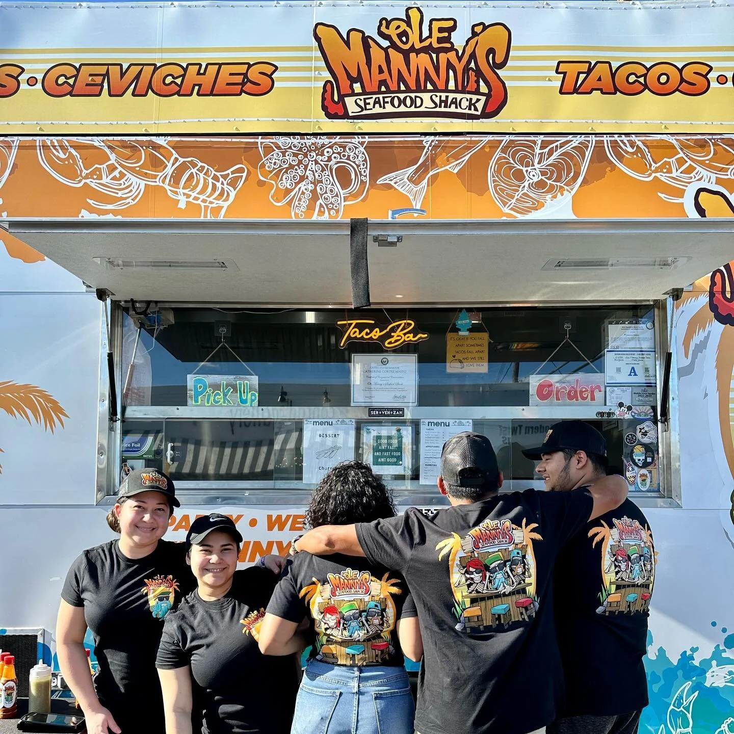 Cinco De Mayo 2023!!✨

@servehzah really knows how to throw an epic BLOCK PARTY!! Drinks, food, live music &amp; good vibes!! 

Thank you to YOU ALL who came out to support all the vendors &amp; entertainment❤️ shout out to the entire @servehzah team