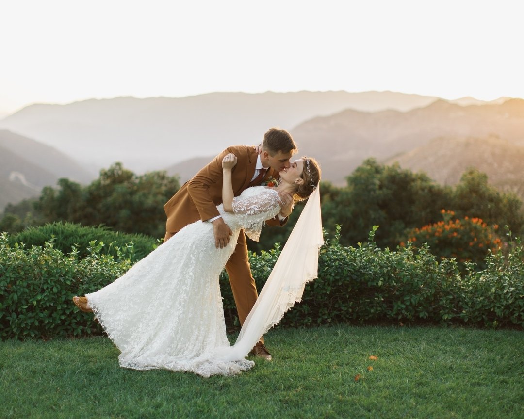 Spanning 97 acres of picturesque landscapes, Randhawa Ranch is a captivating blend of avocado orchards and vineyards, providing a truly luxurious backdrop for couples and their special day 😍

Vendors:
@randhawaranchweddings
@joy_portinga
@sd_event_p