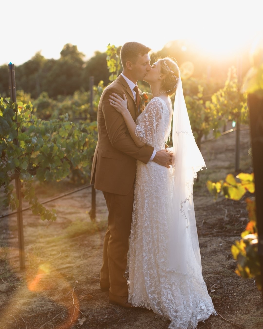 When the light hits just right ✨ Our vineyard is the perfect spot for those dreamy golden hour portraits!

Vendors:
@randhawaranchweddings
@joy_portinga
@sd_event_planning
@rusticurbanevents 
@joyjavacoffee
@hopsandgrainsmobile 
@totalqualitymusic 
@