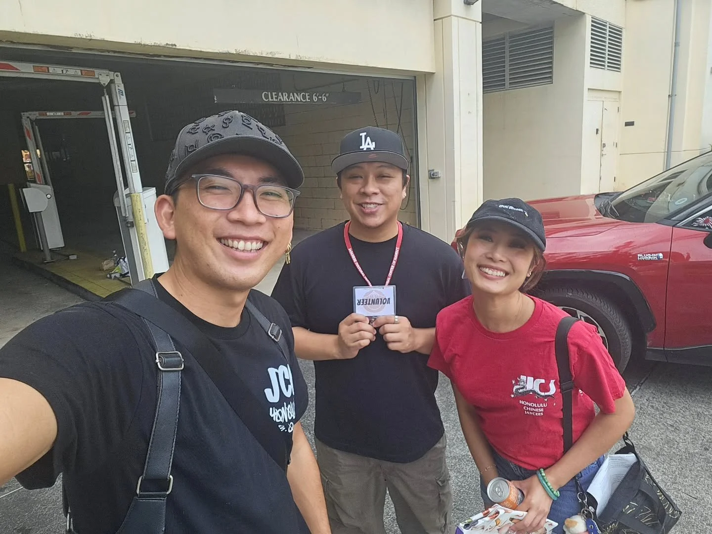 Akemashite Omedetō Gozaimasu (明けましておめでとうございます)

JCI Honolulu members and other fellow Jaycee chapters helped volunteer to celebrate the New Year's Ohana Festival hosted by the Japanese  Cultural Center. 

It was a packed event with so much rich cultu