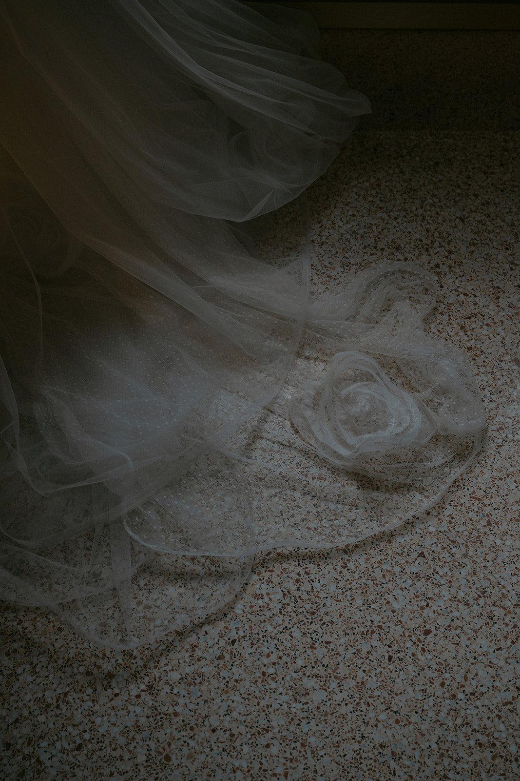 wedding dress detail - best wedding photographer in Italy.jpg