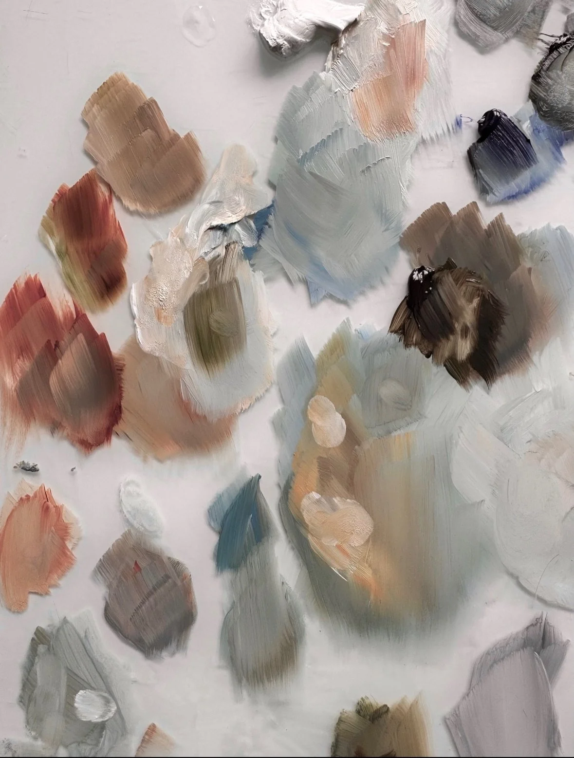 There is a reason my paintings feel the way they do.

I paint with my fingertips.

because nothing understands oil like skin does.

Brushes can place colour.
Hands can shape atmosphere.

The warmth of touch softens an edge in a way no bristle can.
Tr