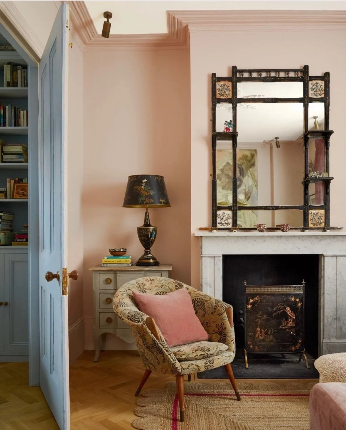 Article- @houseandgardenuk 
Photo - @paul_massey 
Words by @elizabethjmetcalfe 

Rooms my paintings would be friends with.

There&rsquo;s a quiet confidence in how this room has been put together.

Nothing feels overworked or overthought.
The colours