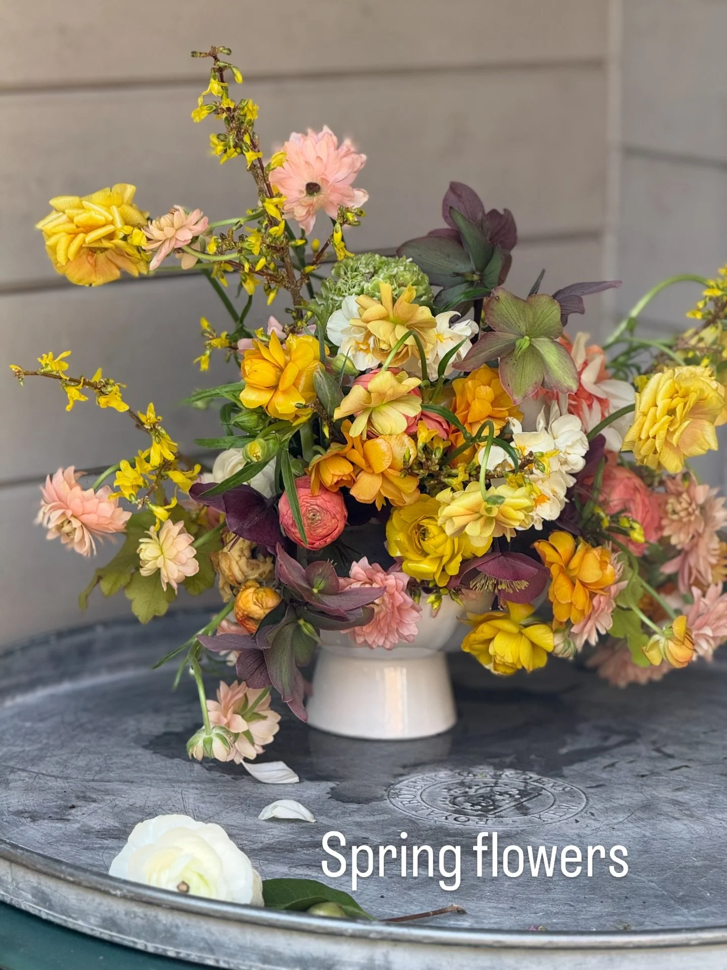 Spring flowers are some of the loveliest,  often overlooked and underrated, especially for weddings. 

For this compote bowl I used mostly ranunculus. Known for their delicate multitude of petals that open like delicious millefuille pastry they&rsquo