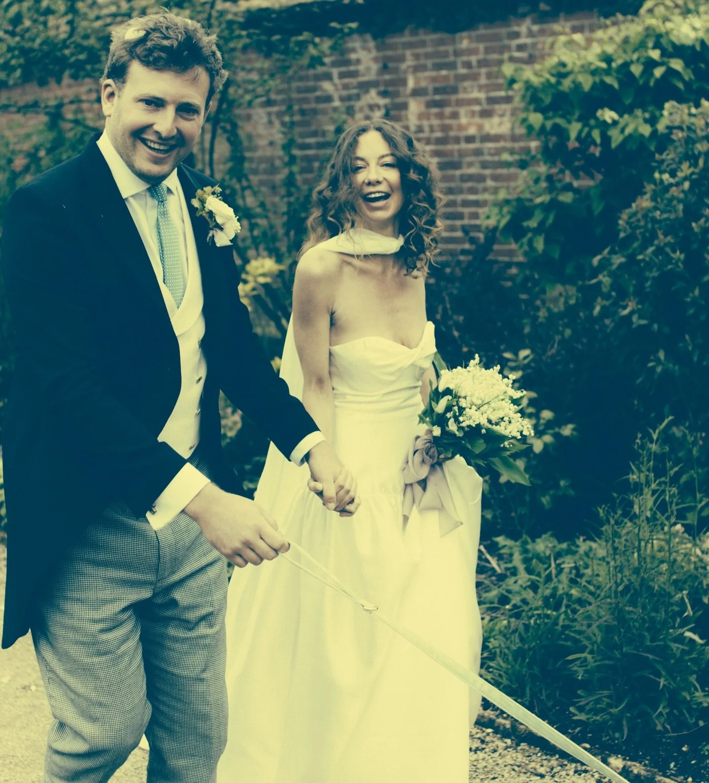 Happy Happy Anniversary Franny @franjcake and Alec @alec.fraser3 you very special couple. 

Such a glorious wedding bursting with butterfly ranunculus, hellebores, blossom, lily of the valley, all the joys April offers. 💚🍃💚

Photographer @cleoleat