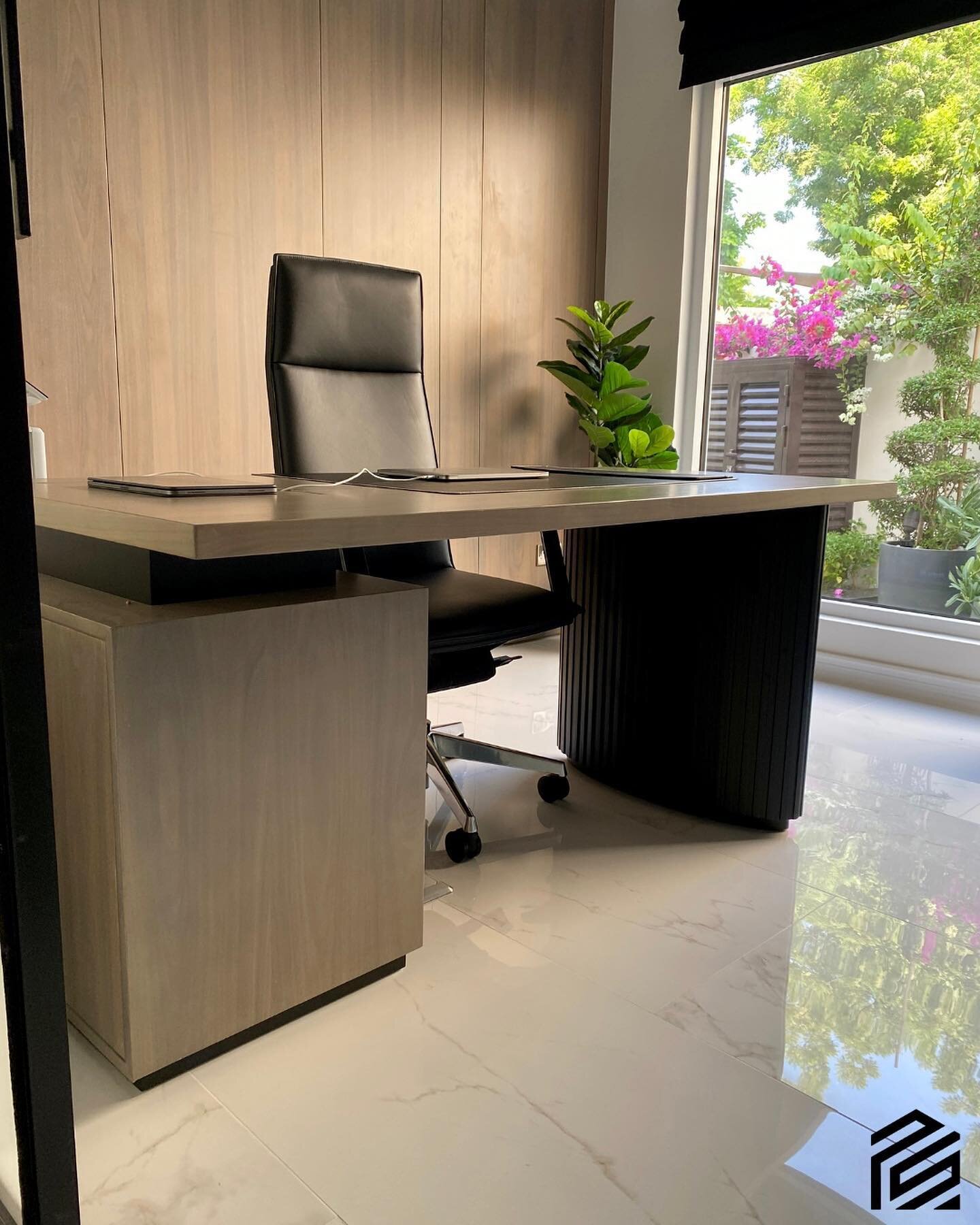 🖥️ A dedicated work space at home helps you set aside household distractions and focus on your tasks 

👨&zwj;💻This home office features a bespoke desk with cable management and side storage

🖥️The room also features a customised TV unit with stor