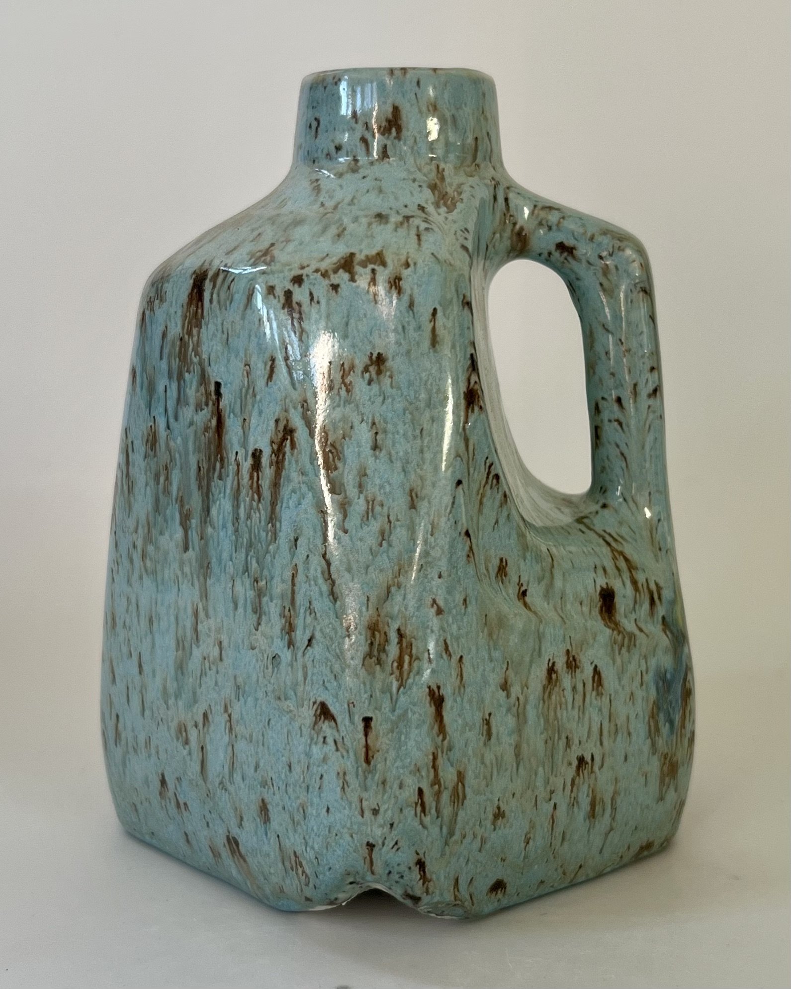 Jug 25.92_Right.jpeg