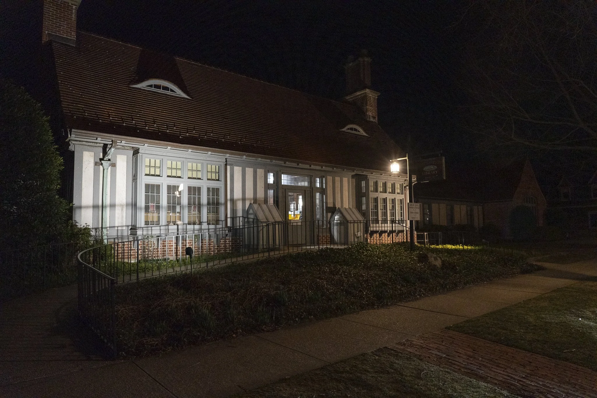 DSC00215 Library.jpg