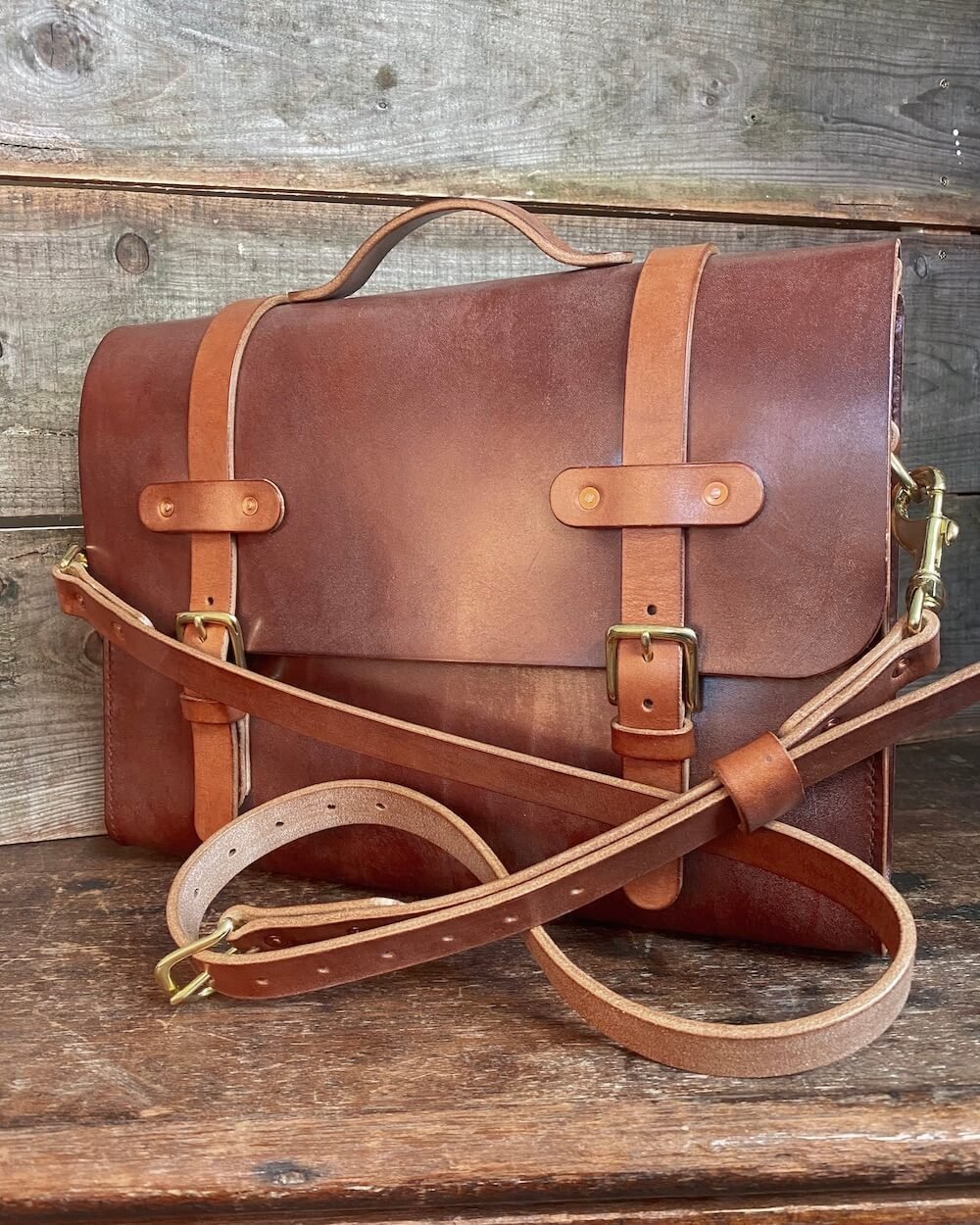 Rundlestone-Messenger-Bag-Leather-06.jpeg