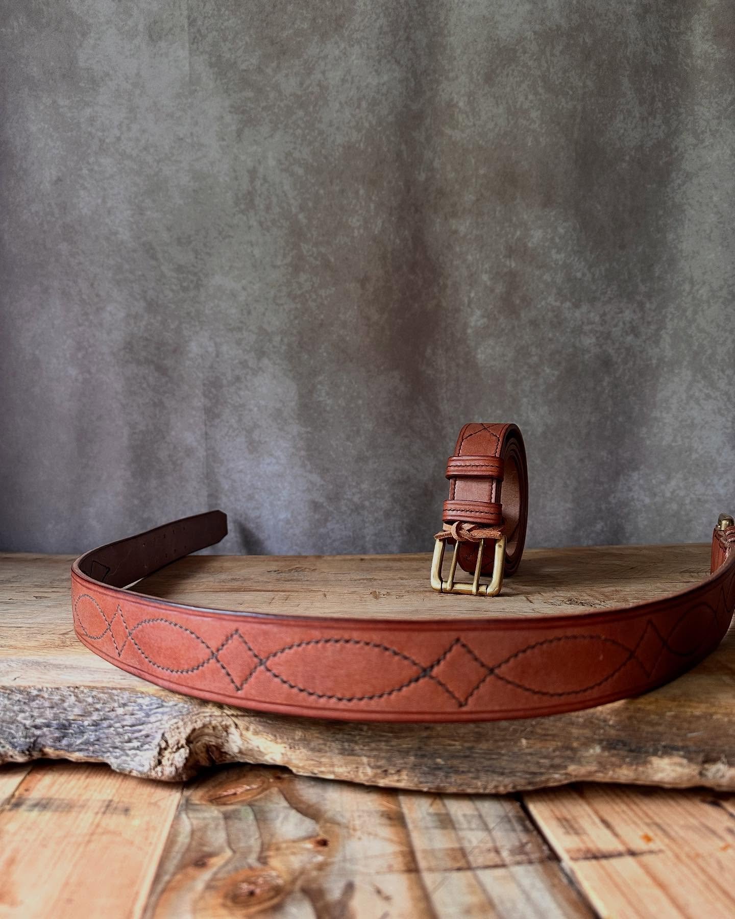 A few bits and bobs from last week

Two fancy stitched belts and a heavy woodsman&rsquo;s belt clip 

#oakbarkleather #leatherbelt #keychain #beltclip #devonmade #cornishmaker #leathercraft #heritagecraft #traditionalcraft #saddler