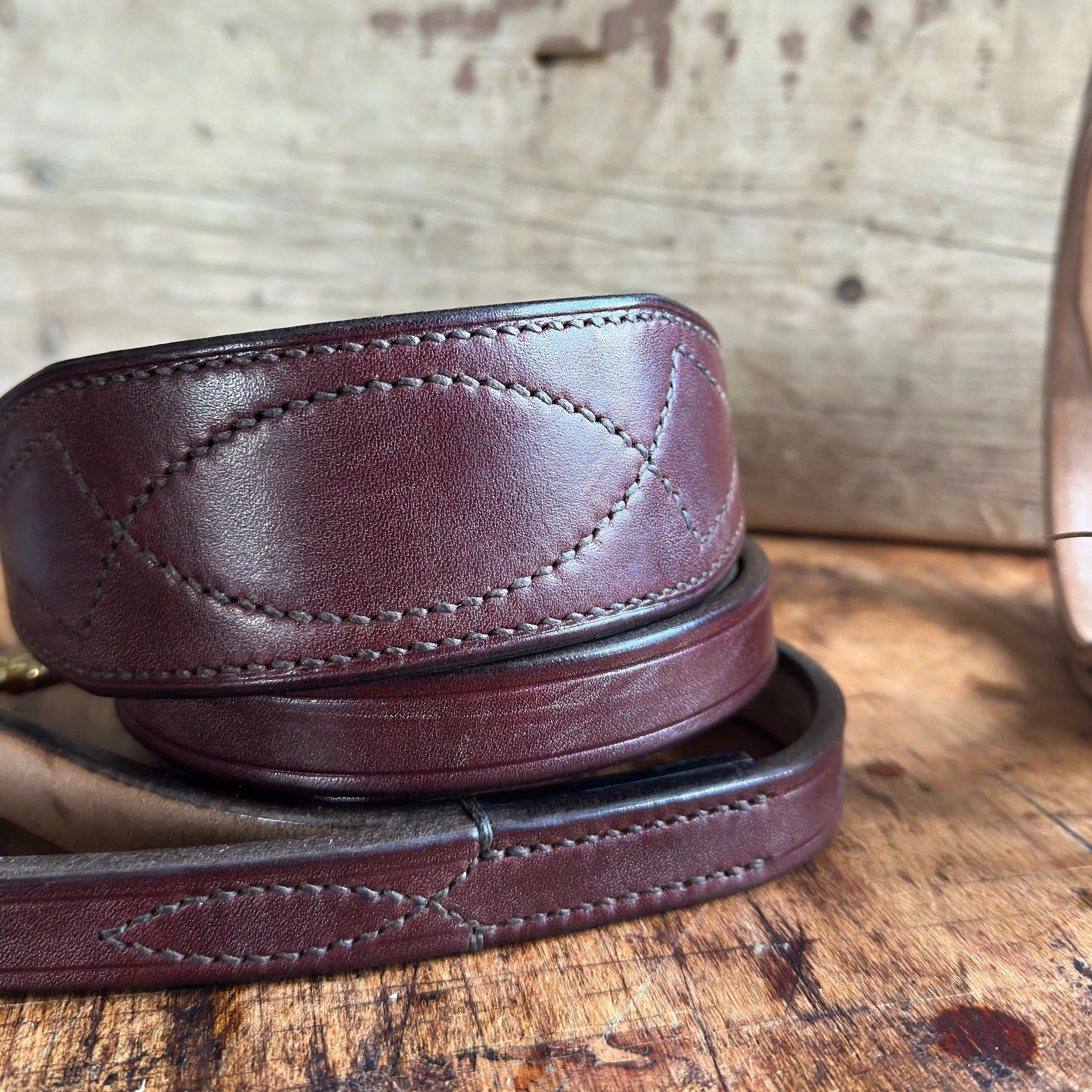 Fancy stitched hound collar and matching lead fresh off the works bench today and on its way to its new furry four legged woofer 

I am so very please and honoured to say the I&rsquo;ve been awarded the @the.independent indie Best Buy for dog collars