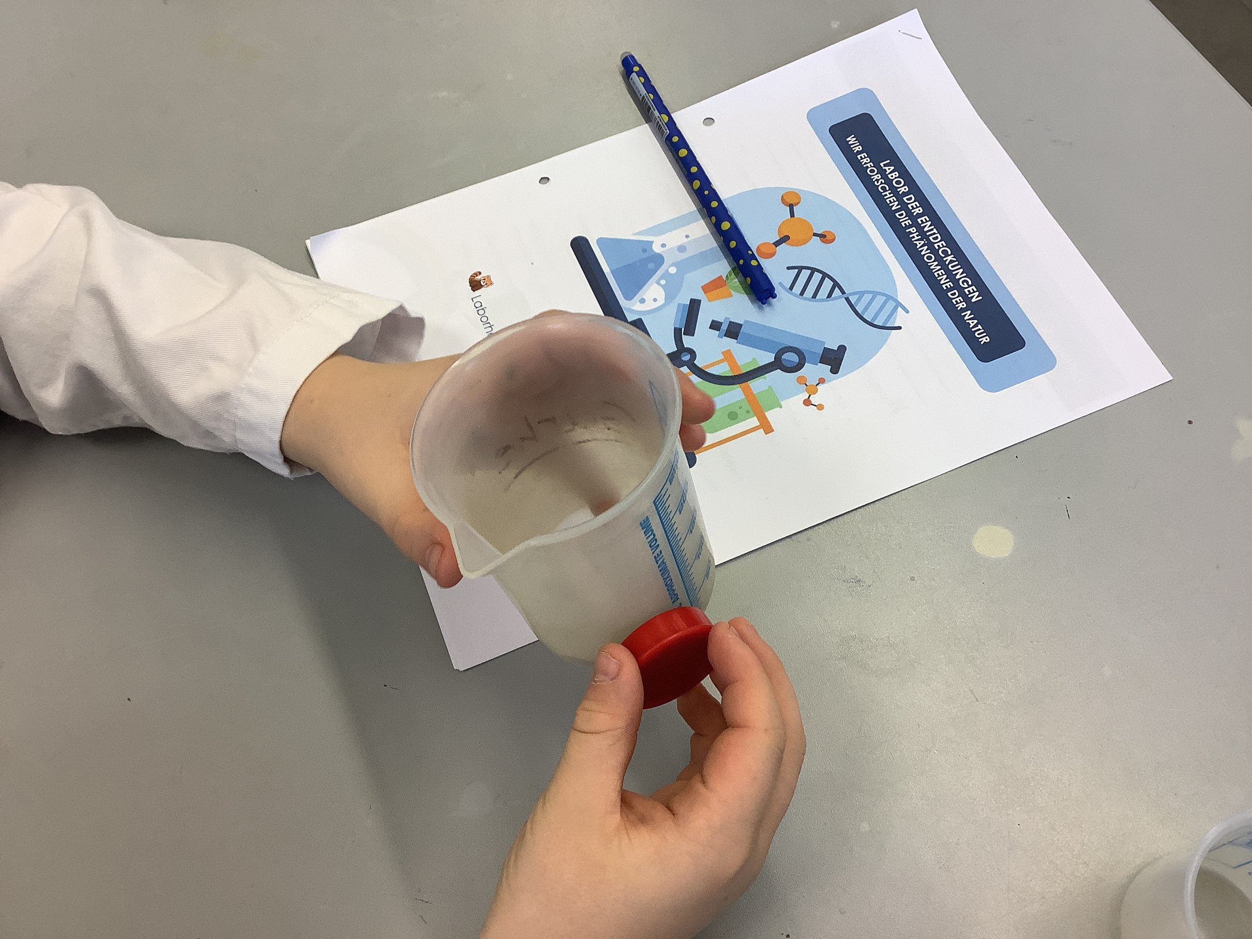 Ausflug der Klasse 3b ins Labor der JuniorUni in Wuppertal