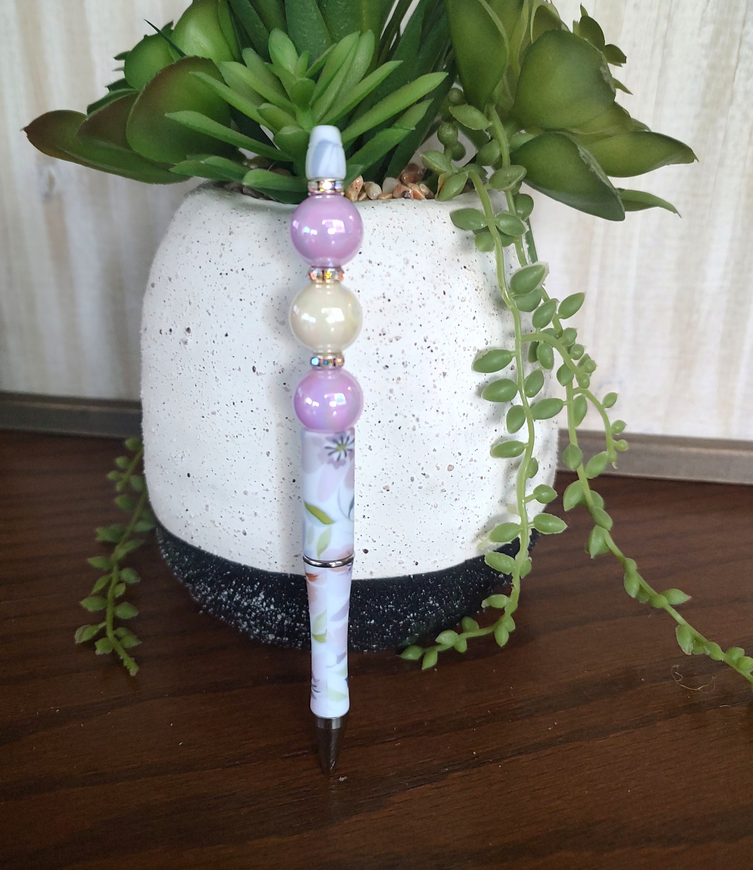 Beaded-Pen-Pink-Cream.jpg