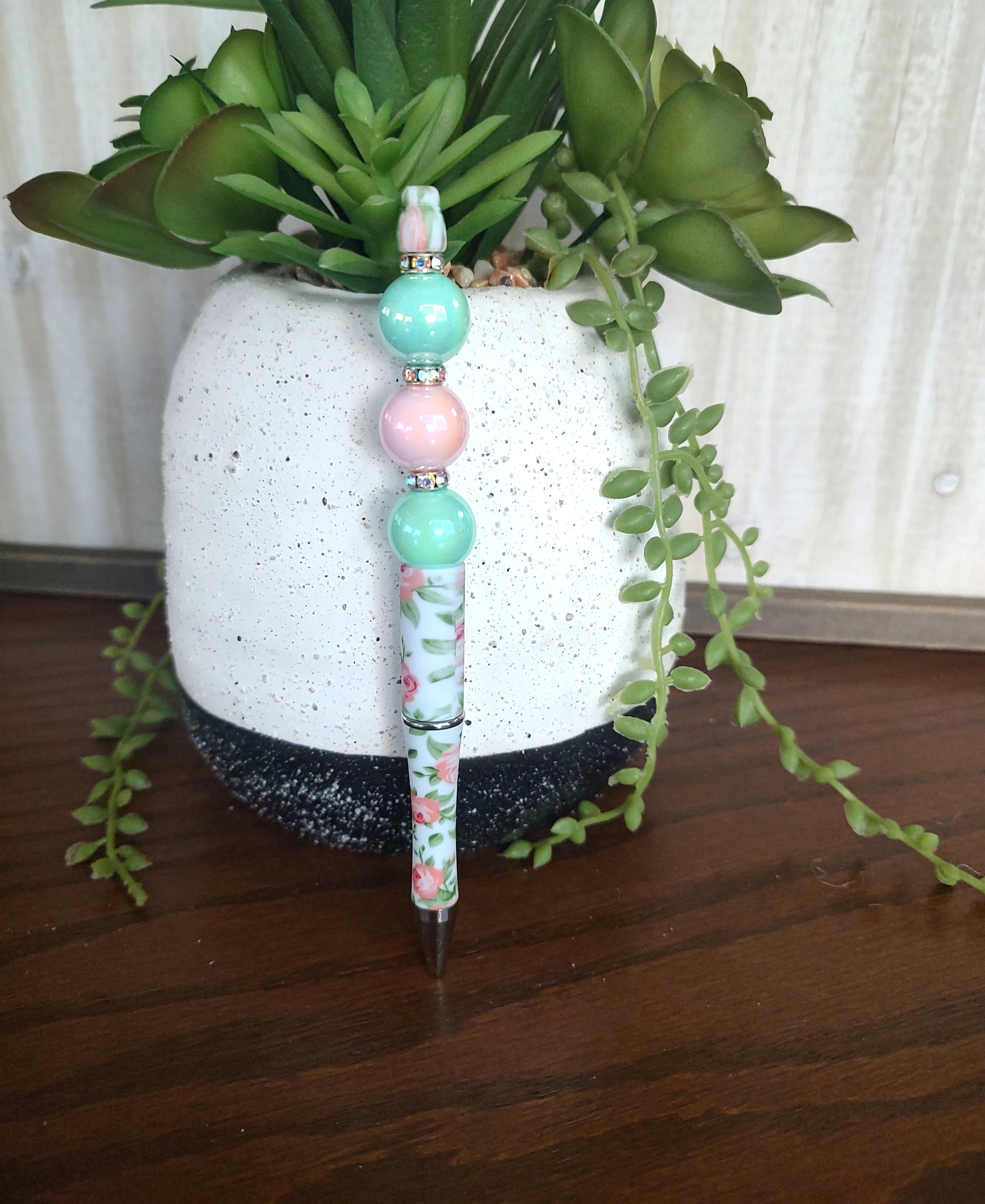 Beaded-Pen-Rose-Pink-Green.jpg