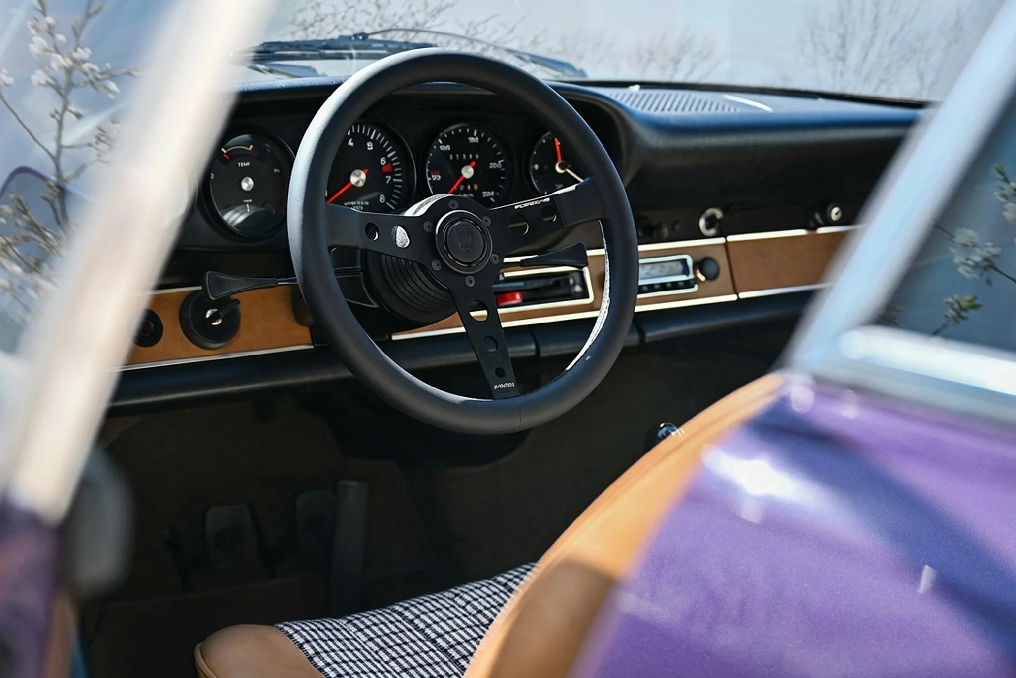 Porsche_Shop_NLMarch_02.jpg