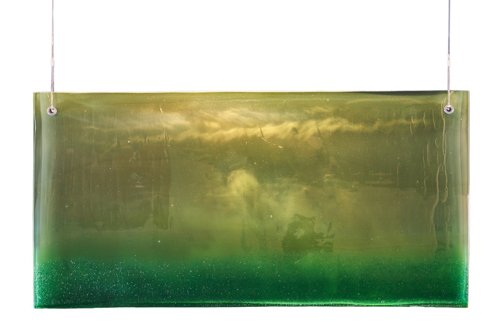 A l’image des glacis de la peinture à l’huile, les couches de verre successives apportent aux Horizons leur profondeur et leur richesse chromatique. Ces écrans de verre invitent à regarder au-delà.