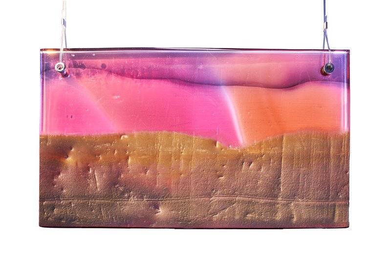 A l’image des glacis de la peinture à l’huile, les couches de verre successives apportent aux Horizons leur profondeur et leur richesse chromatique. Ces écrans de verre invitent à regarder au-delà.